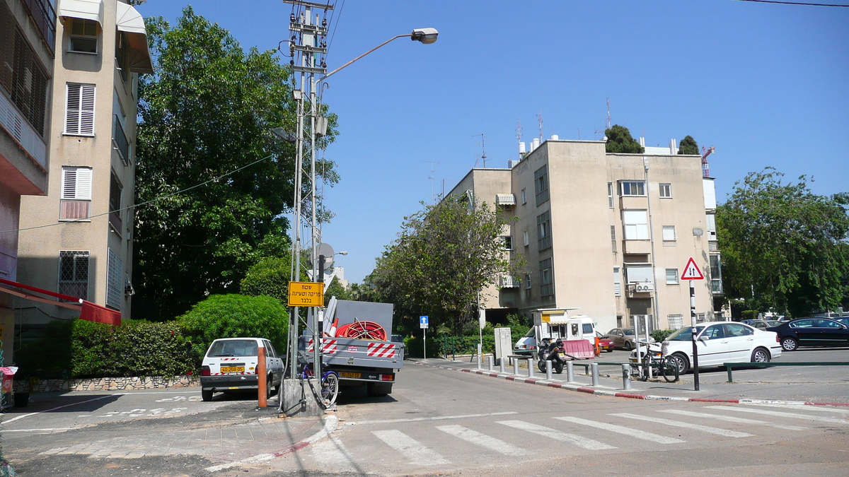 Photo Israel Tel Aviv Rue Ibn Gvirol 2007-06 52
