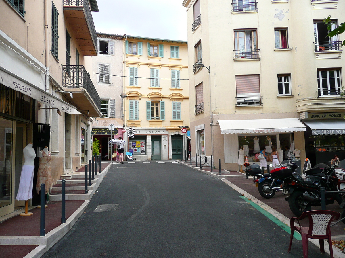 Photo France Vence Place du Grand Jardin 2007-07 7