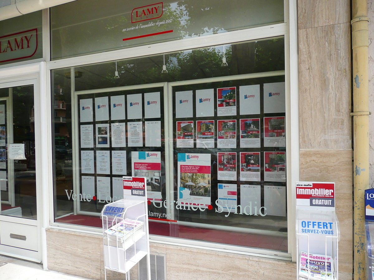 Photo France Vence Place du Grand Jardin 2007-07 28