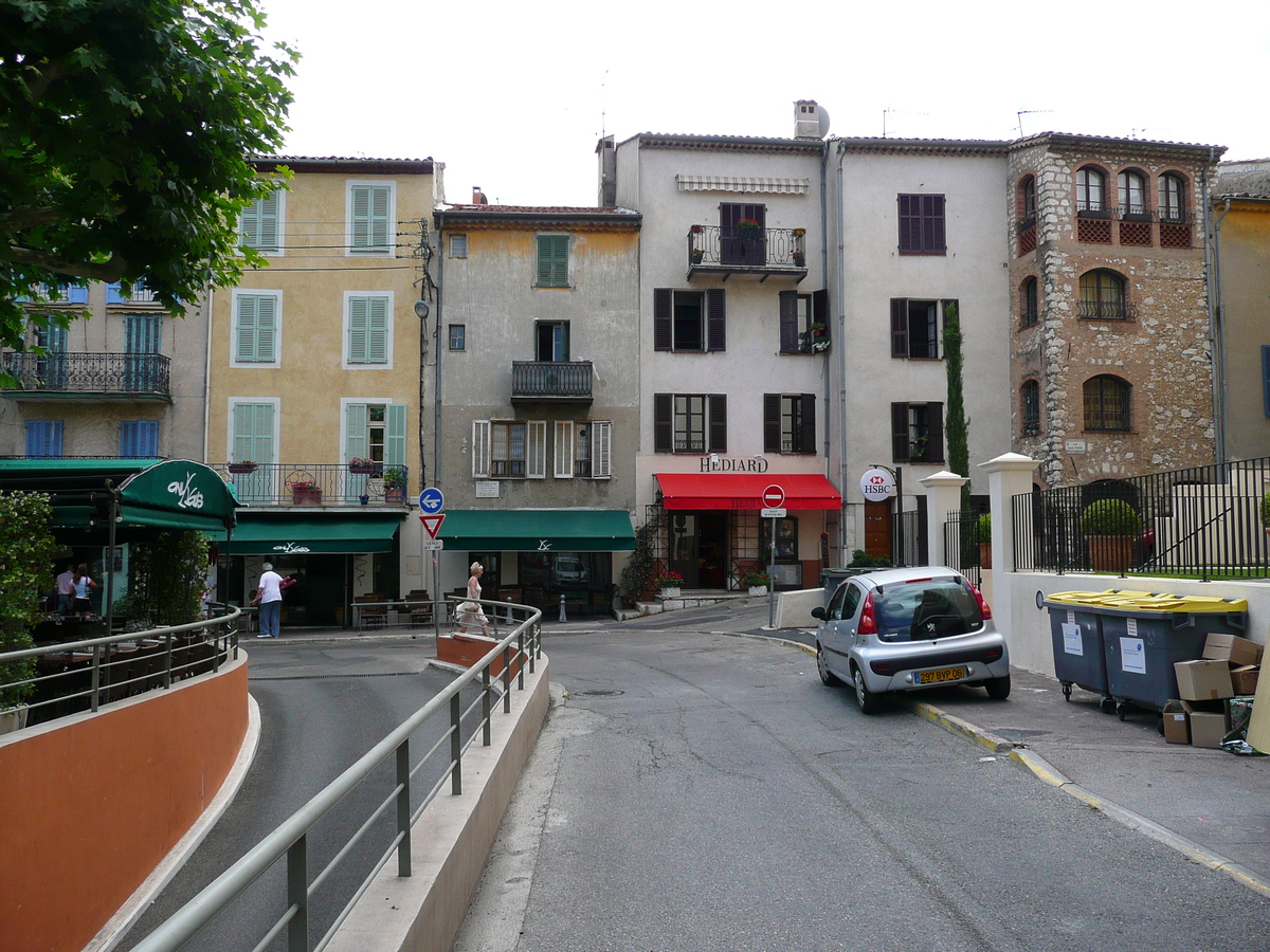 Photo France Vence Place du Grand Jardin 2007-07 3