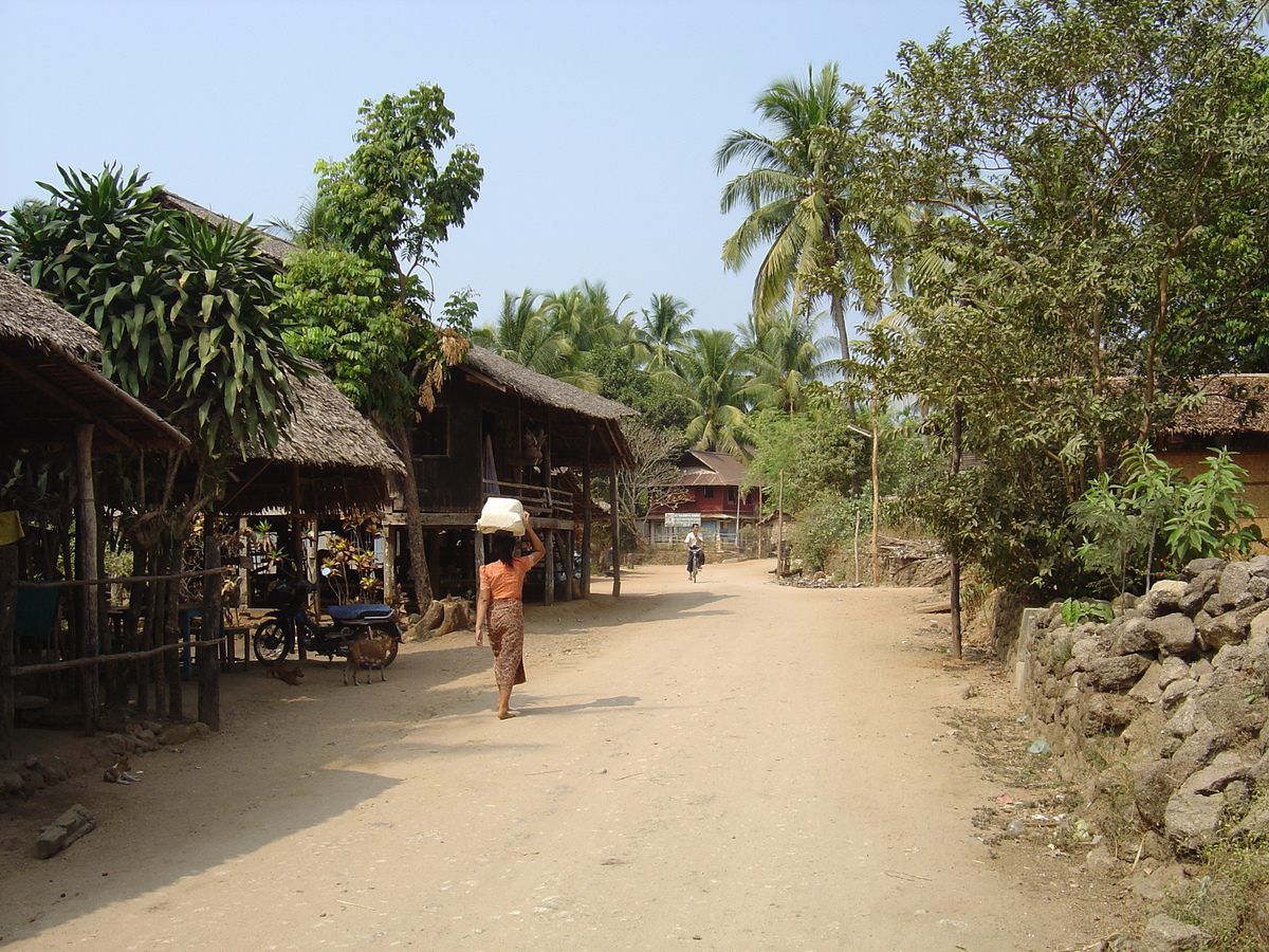 Photo Birmanie (Myanmar) Nord de Maungmagan 2005-01 61