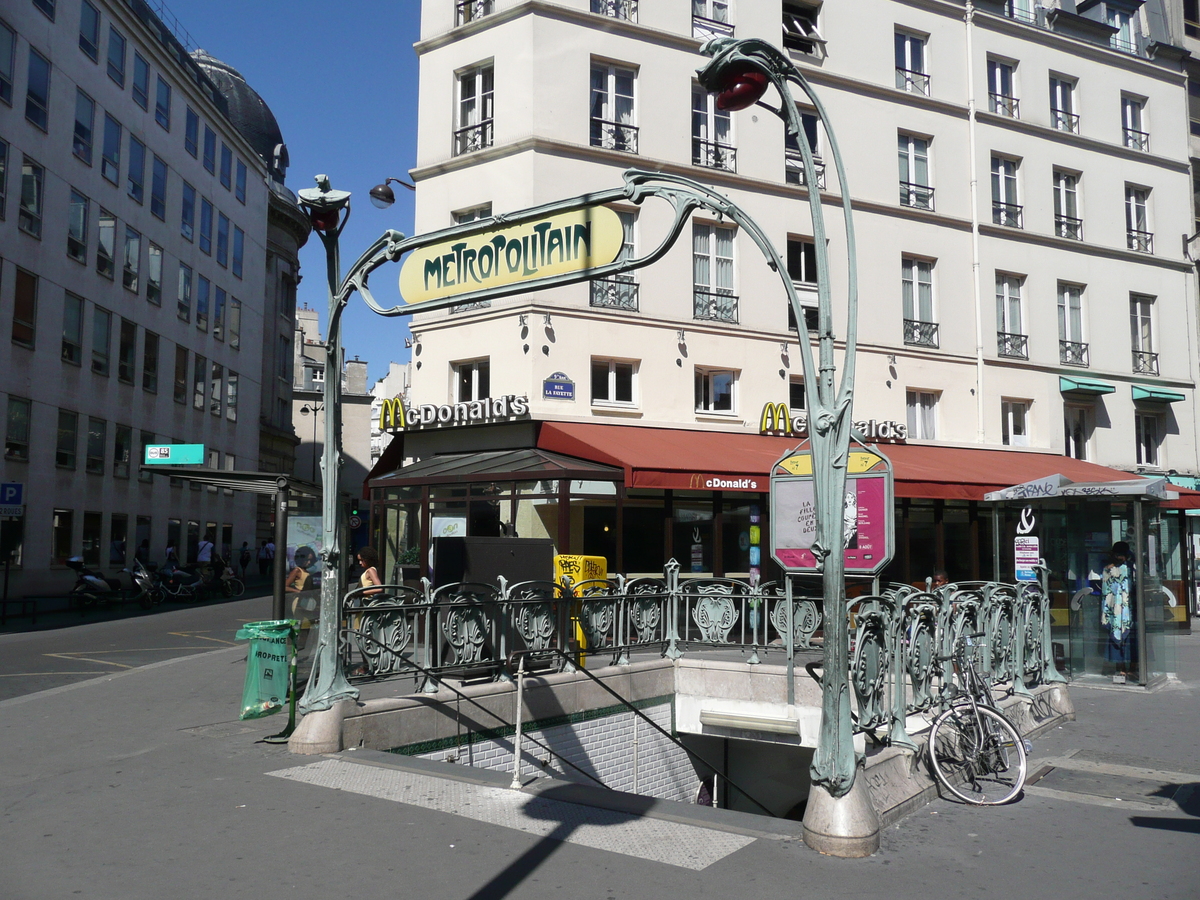 Photo France Paris Rue La Fayette 2007-08 47