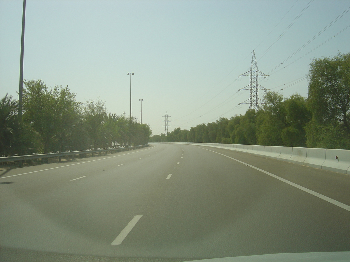 Photo Émirats arabes unis Route de Al Ain à Abu Dhabi 2005-09 18