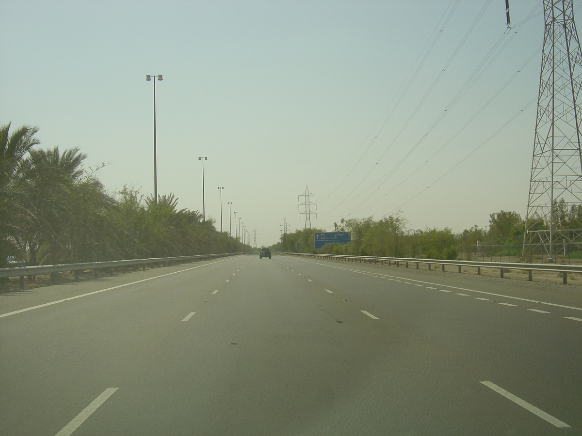 Photo Émirats arabes unis Route de Al Ain à Abu Dhabi 2005-09 10