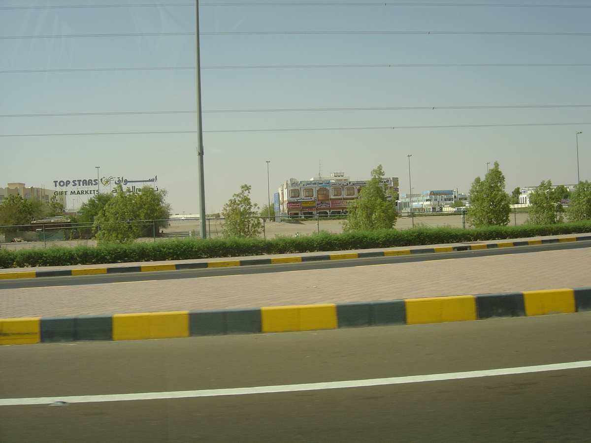 Photo Émirats arabes unis Route de Al Ain à Abu Dhabi 2005-09 13