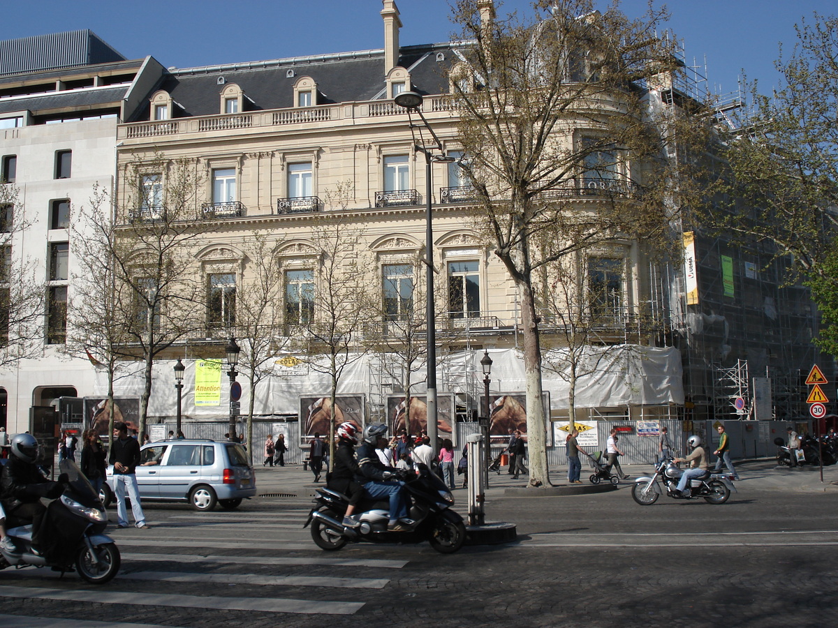 Photo France Paris Avenue des Champs Elysees 2006-04 50