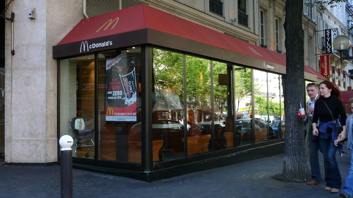 Photo France Paris 17eme Arrondissement Avenue de Wagram 2007-05 3