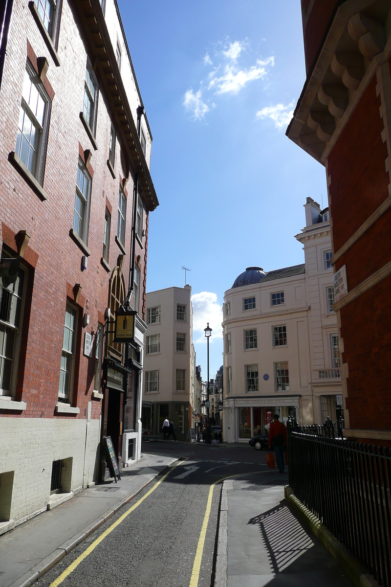 Photo Royaume-Uni Londres South Molton Lane 2007-09 0
