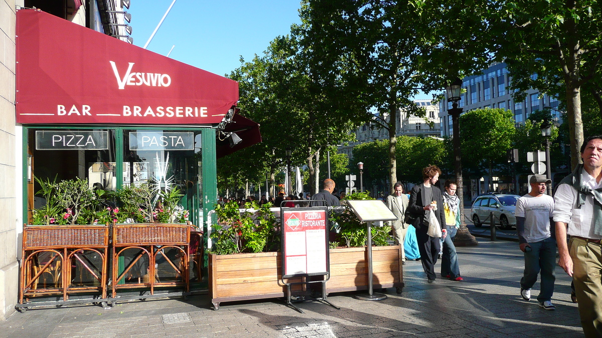 Photo France Paris Avenue des Champs Elysees 2007-04 18