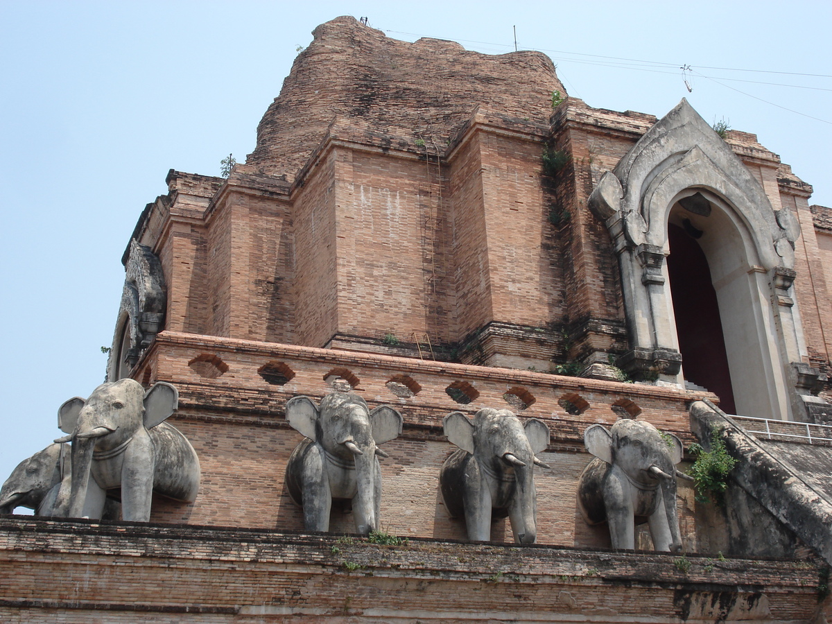 Photo Thaïlande Chiang Mai Centre(intra Canal) Temple Chediluang Varaviharn 2006-04 6