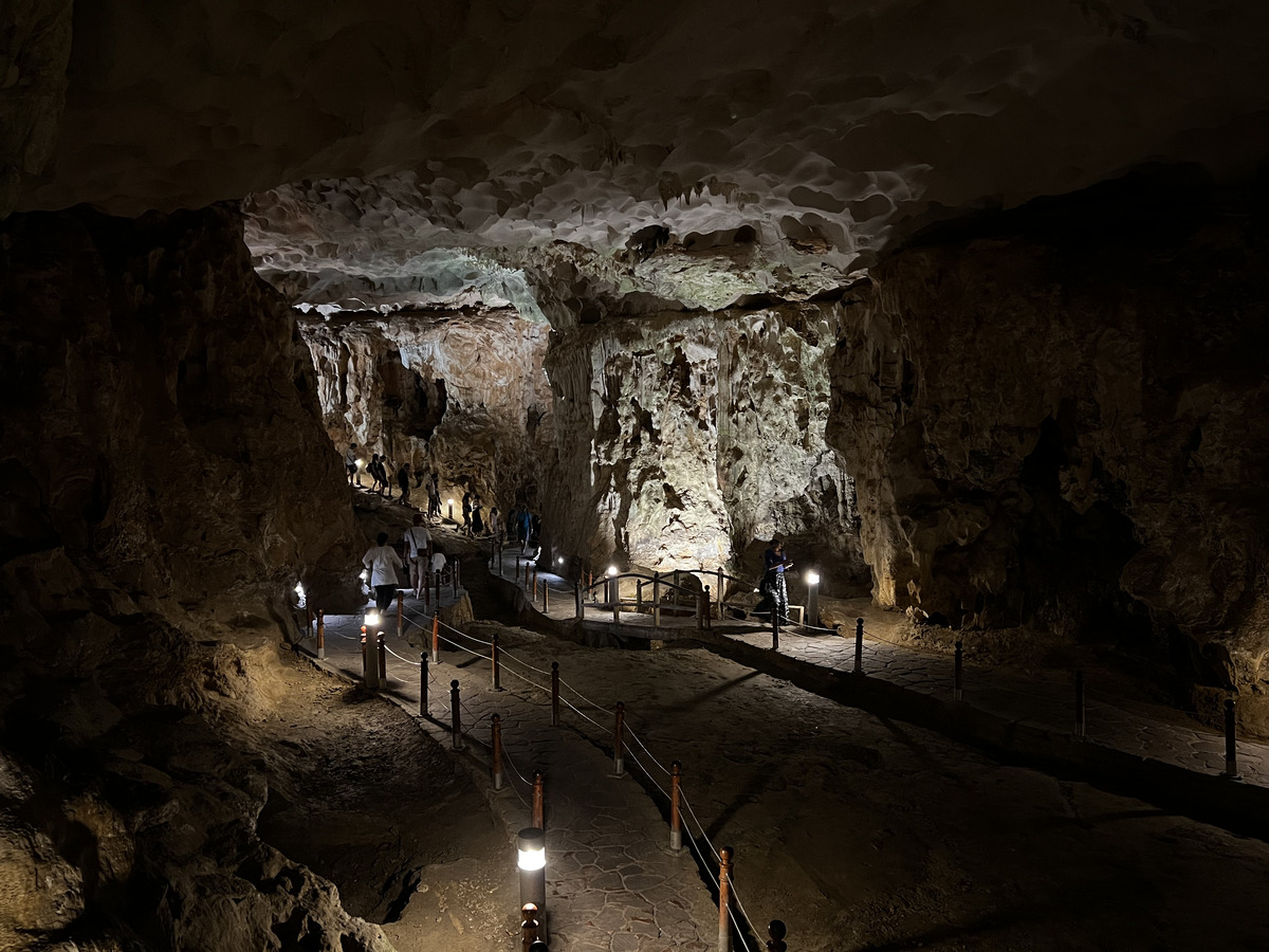 Photo Vietnam Baie d'Along Grotte de Sung Sot 2024-01 59