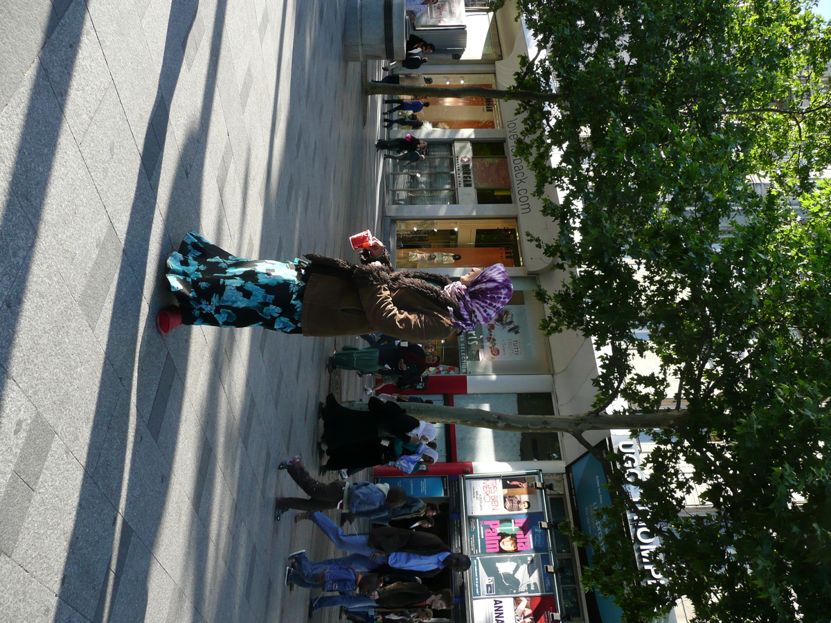 Photo France Paris Avenue des Champs Elysees 2007-04 26
