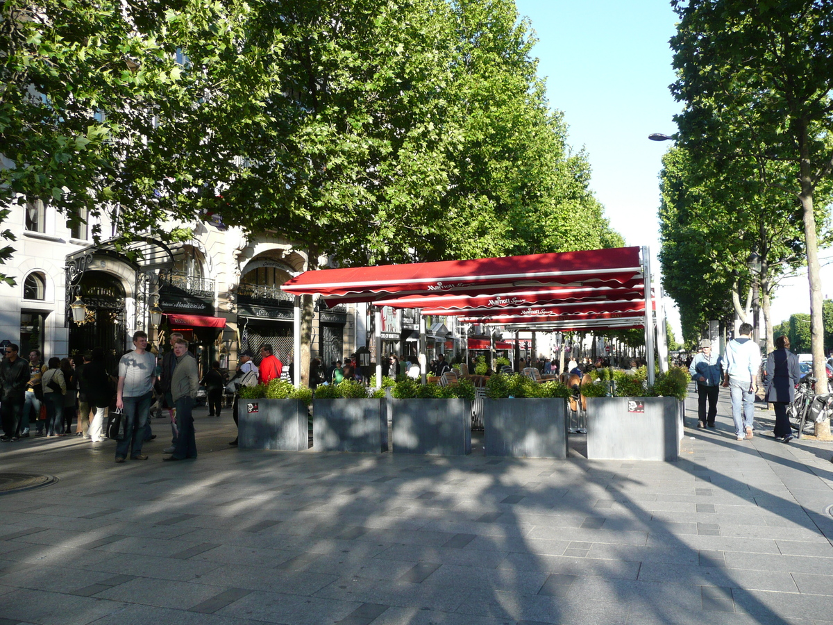 Photo France Paris Avenue des Champs Elysees 2007-04 129