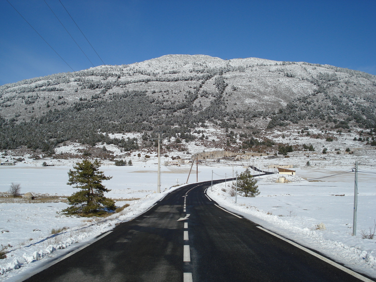 Photo France Route de Coursegoule à Gréolières les neiges 2007-01 94