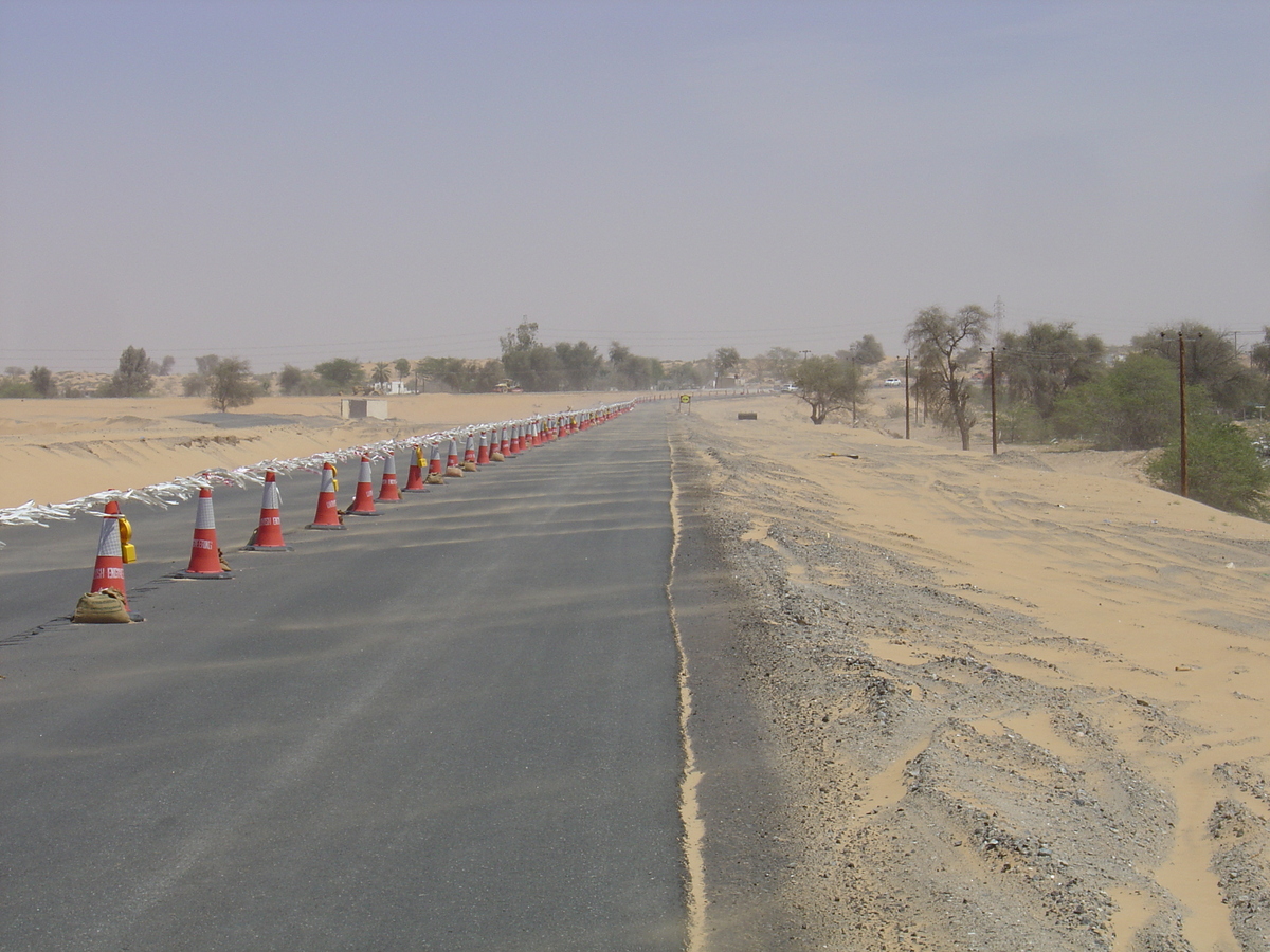 Photo Émirats arabes unis Route aux environs de Ajman 2005-03 0