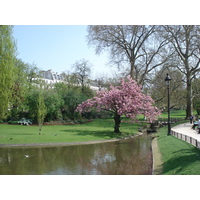 Photo France Paris Square des Batignolles 2006-04 13