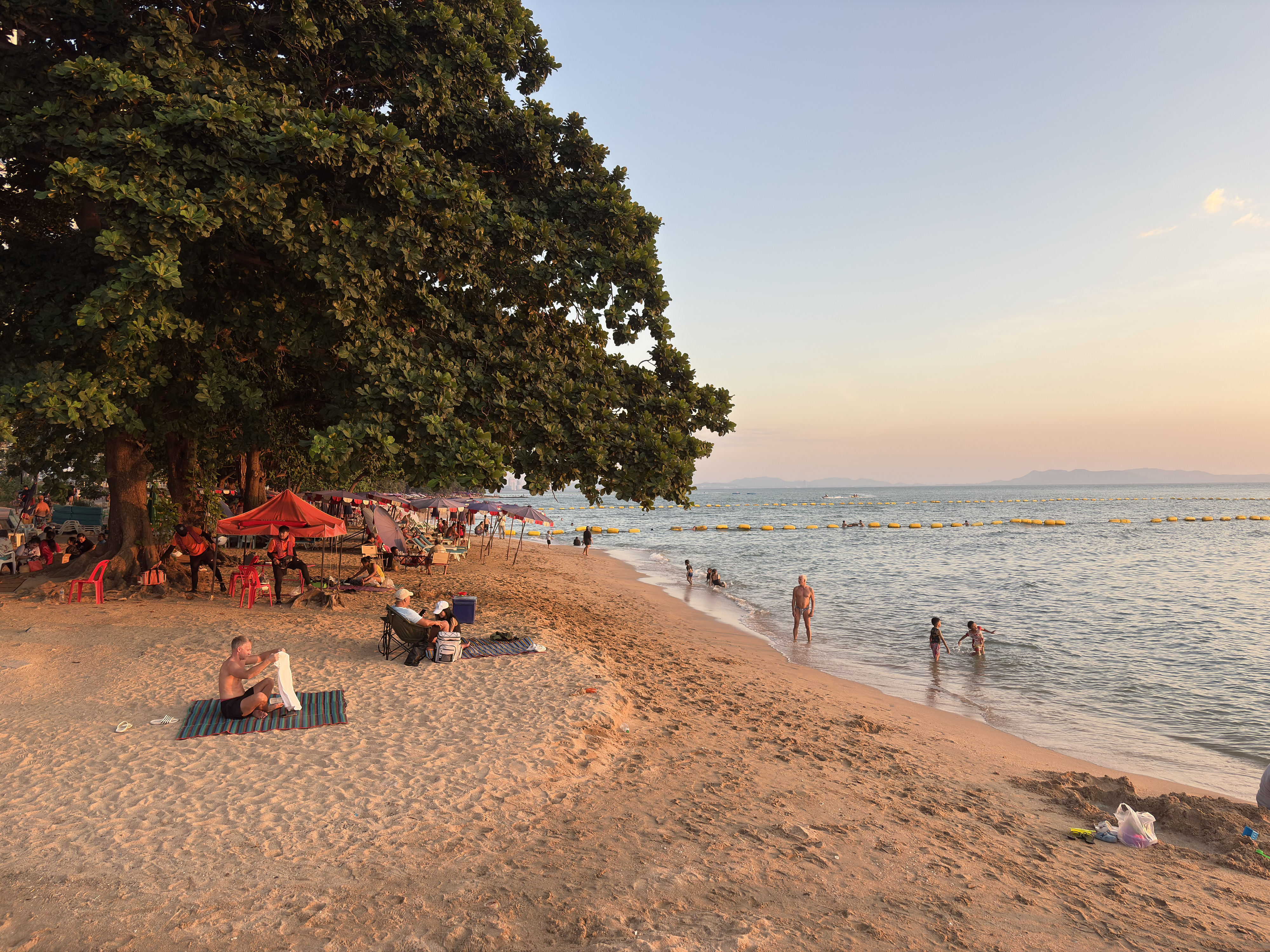 Picture Thailand Pattaya Dongtan beach 2025-12 11 - History Dongtan beach