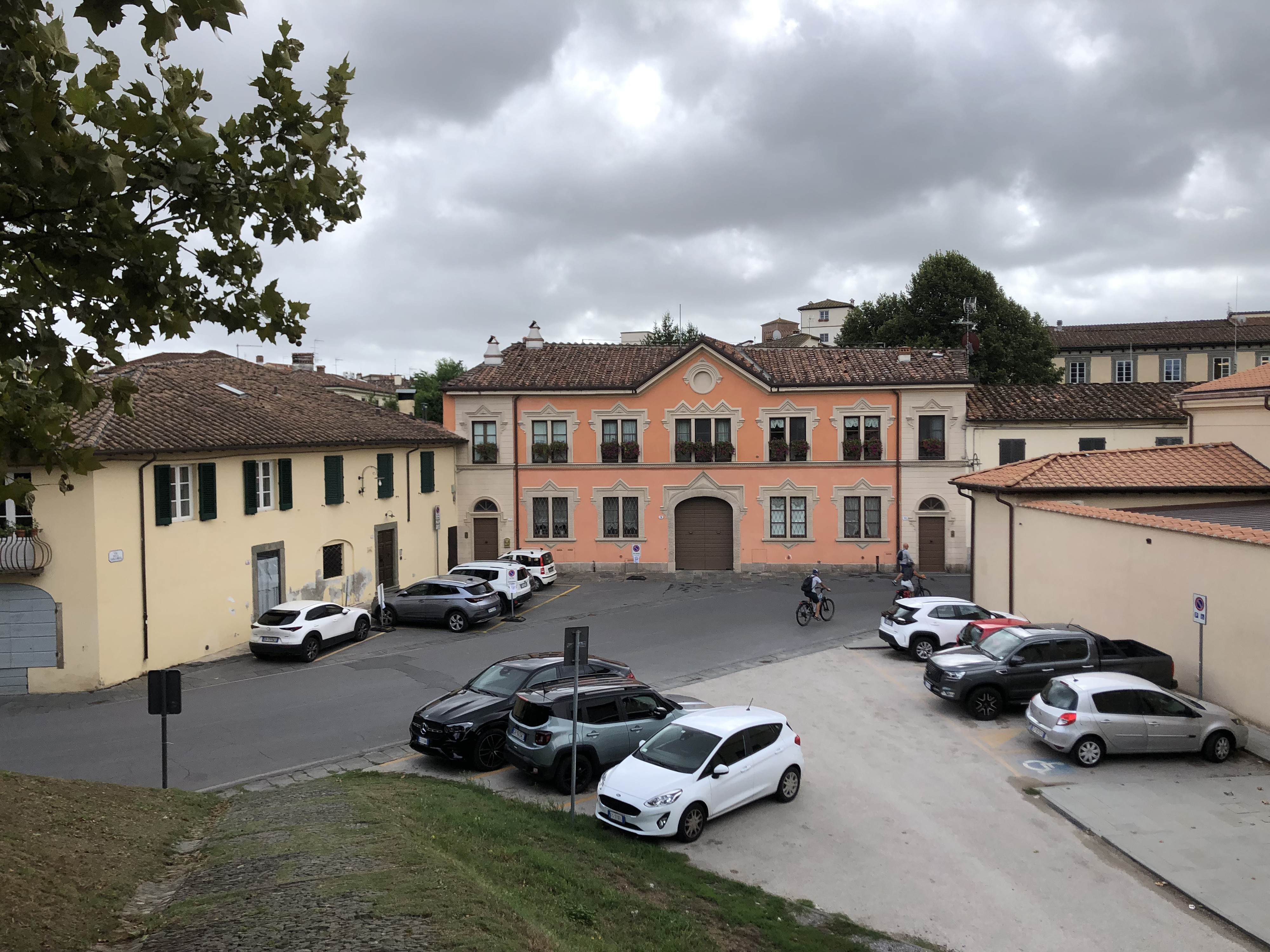 Picture Italy Lucques 2024-09 55 - Recreation Lucques