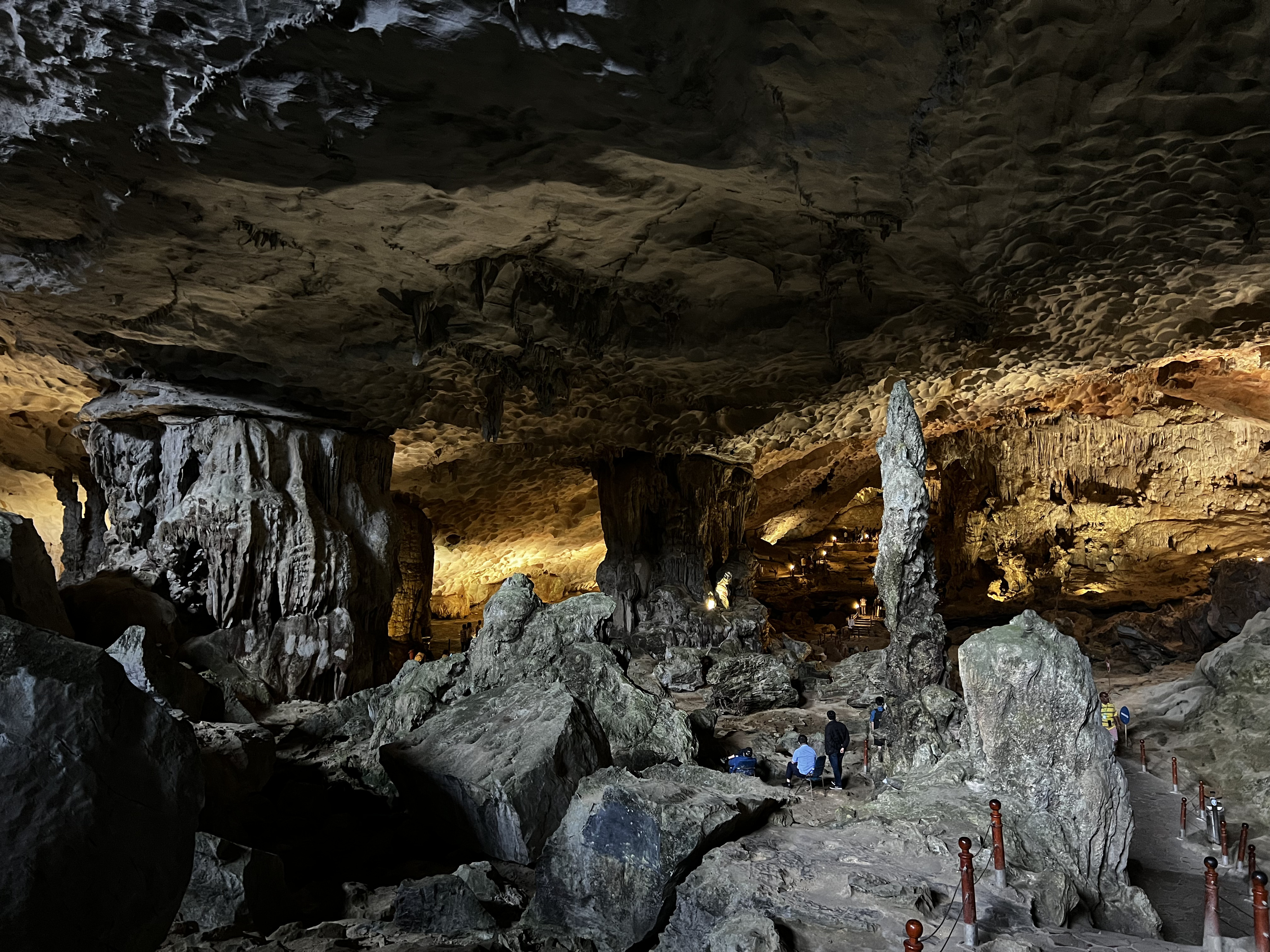 Picture Vietnam Ha Long Bay Sung Sot Cave 2024-01 41 - Around Sung Sot Cave