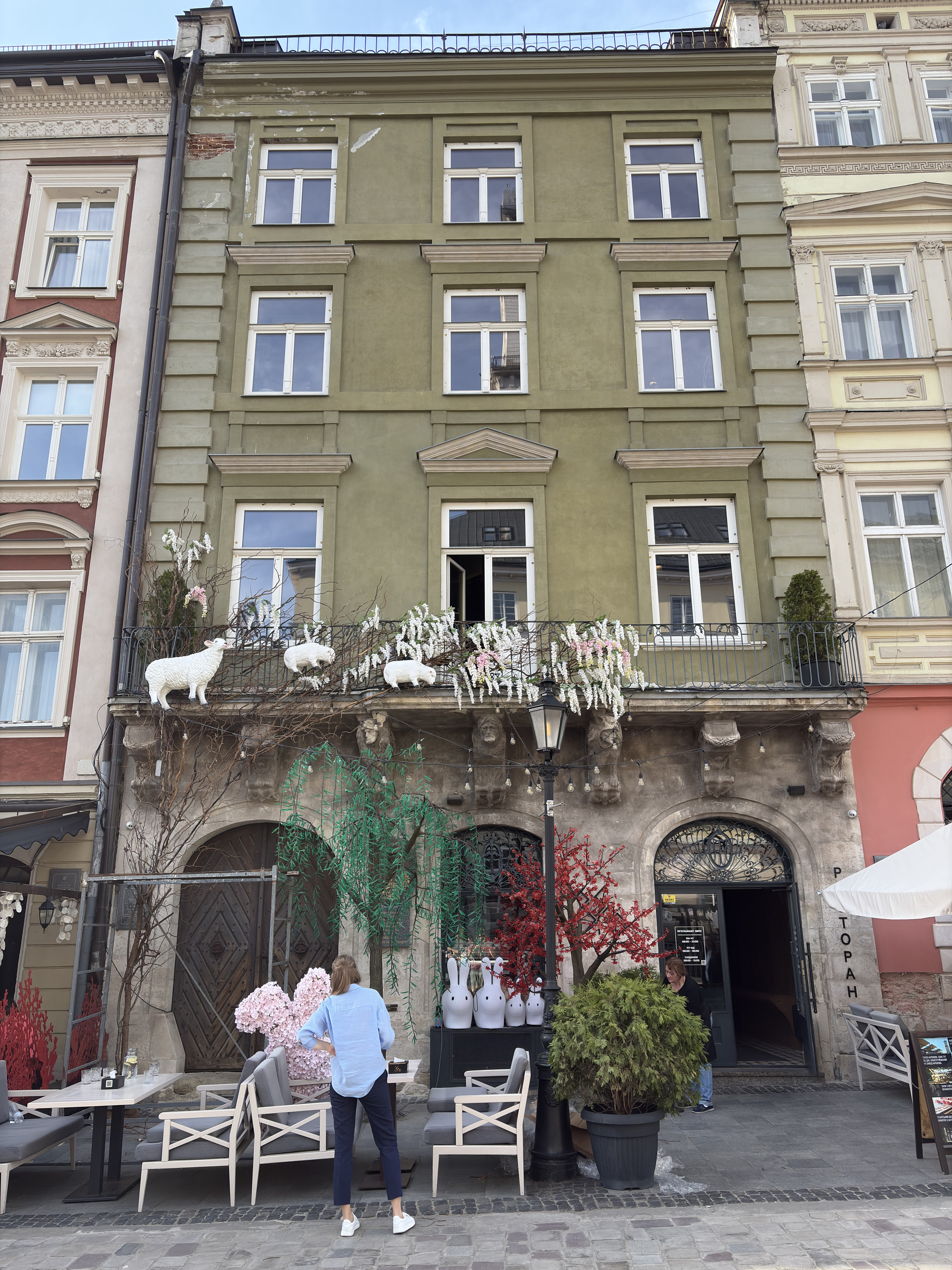 Picture Ukraine Lviv 2025-04 111 - Recreation Lviv