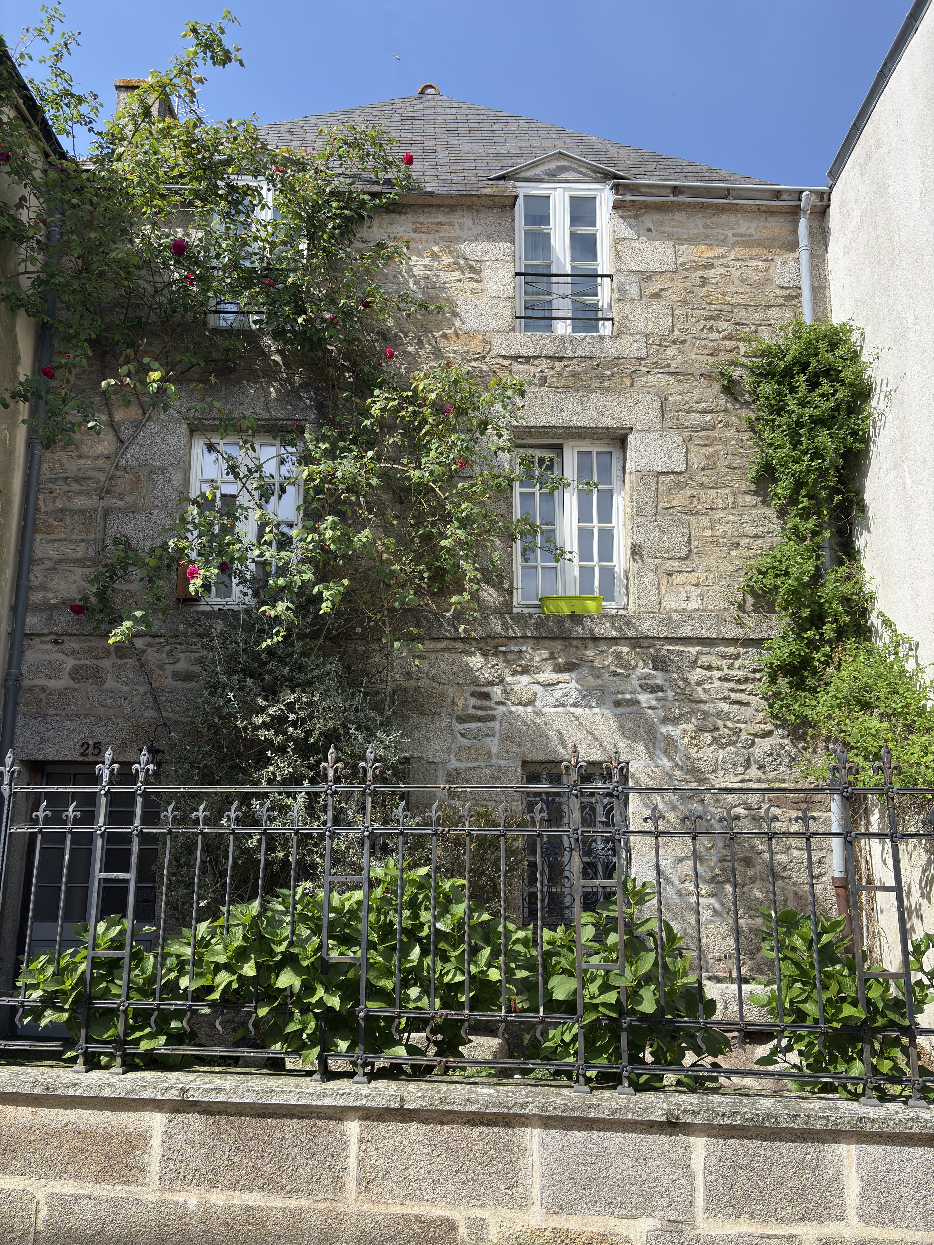 Picture France Concarneau Ville close 2026-04 50 - Center Ville close