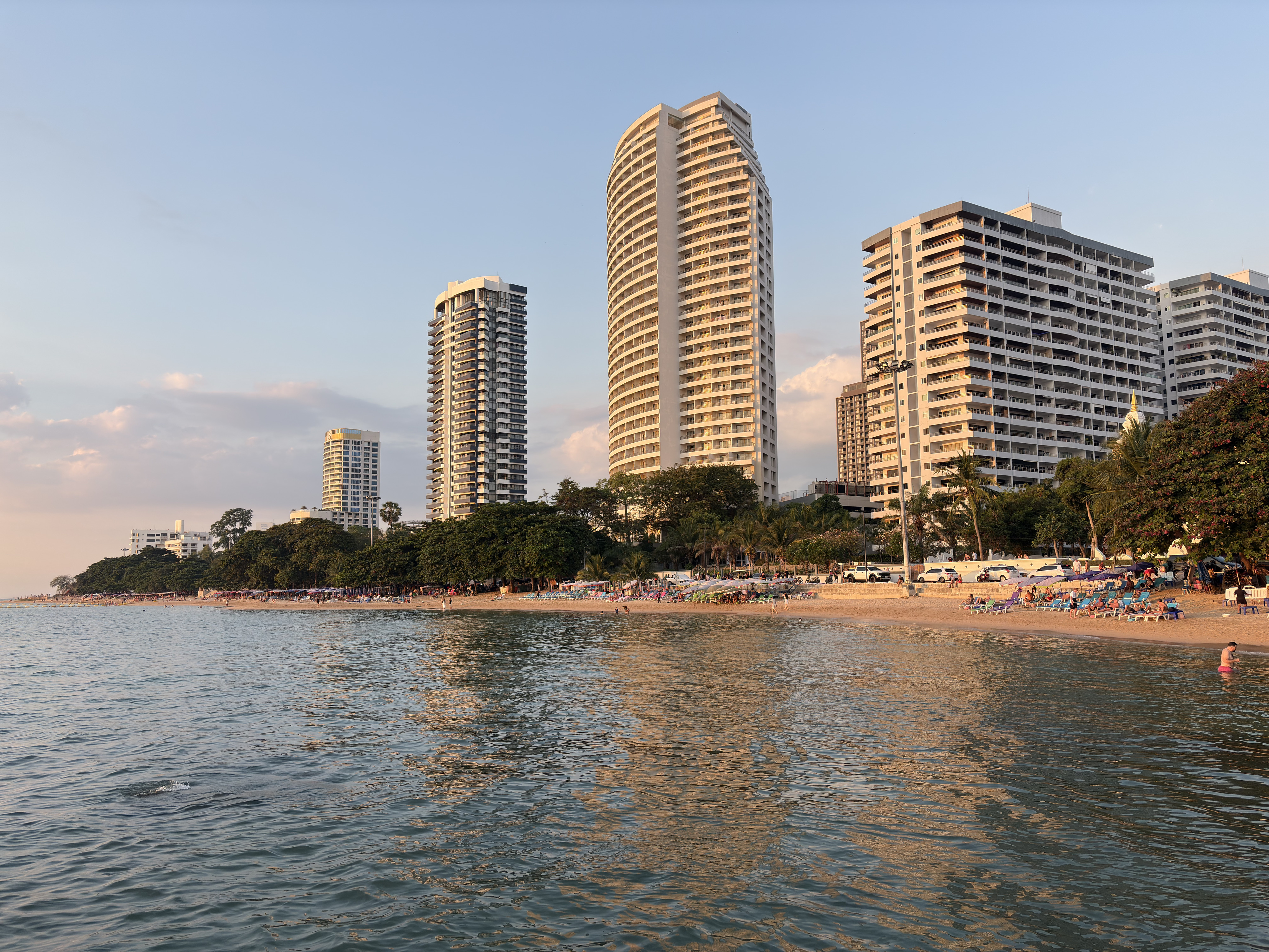 Picture Thailand Pattaya Dongtan beach 2025-12 39 - Tour Dongtan beach
