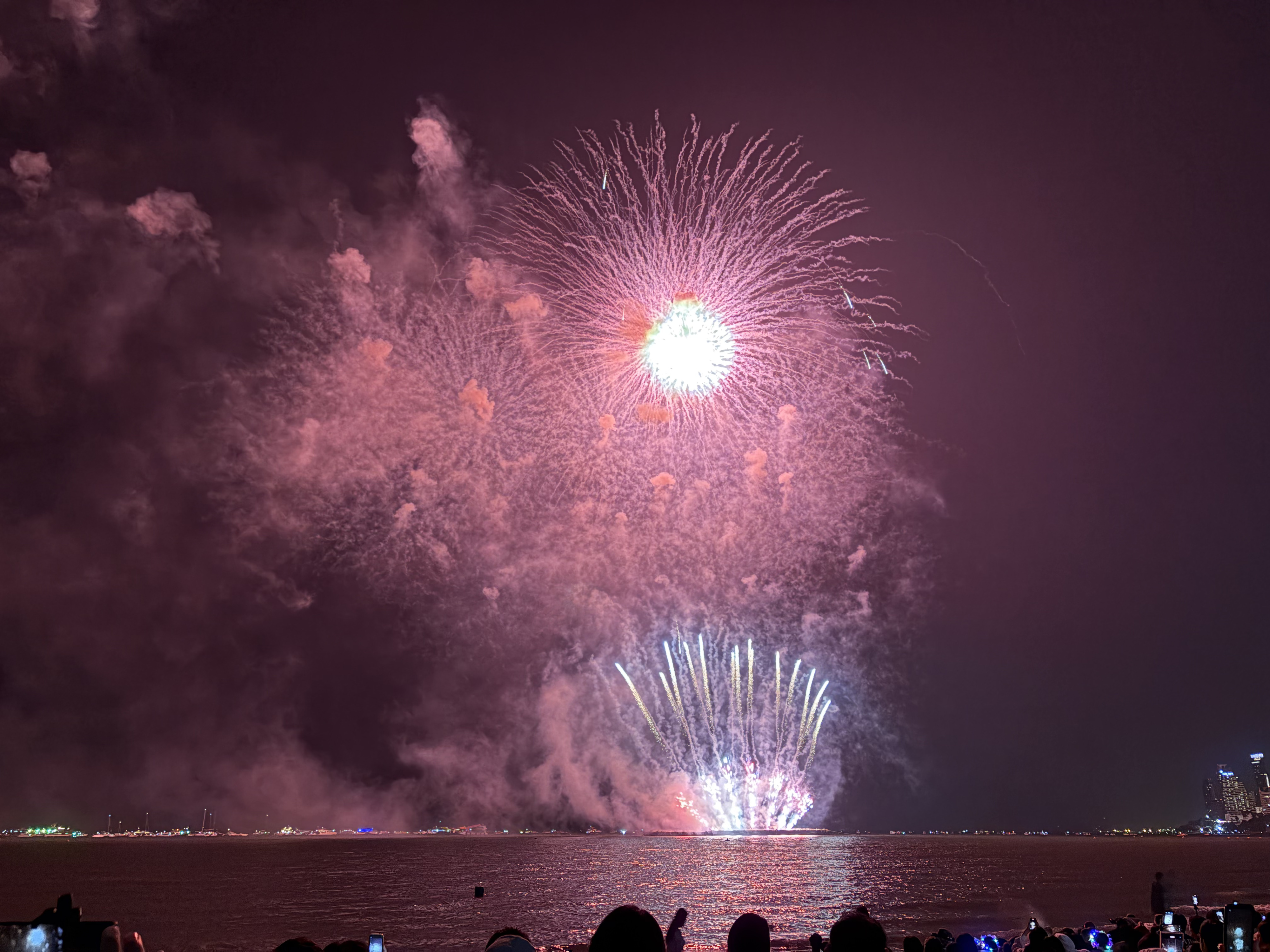 Picture Thailand Pattaya Fireworks 2024-12 64 - Discovery Fireworks