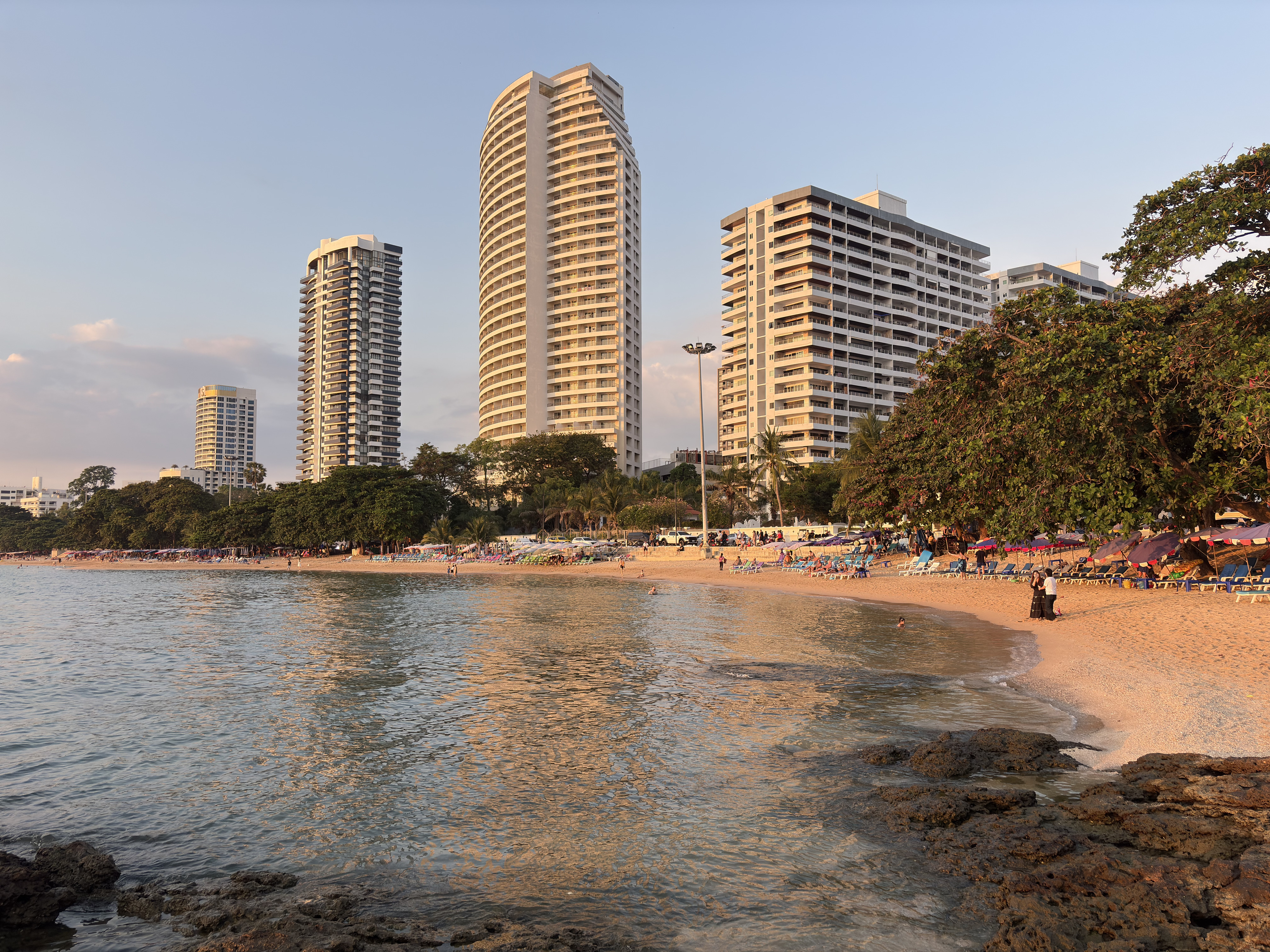 Picture Thailand Pattaya Dongtan beach 2025-12 3 - Tour Dongtan beach