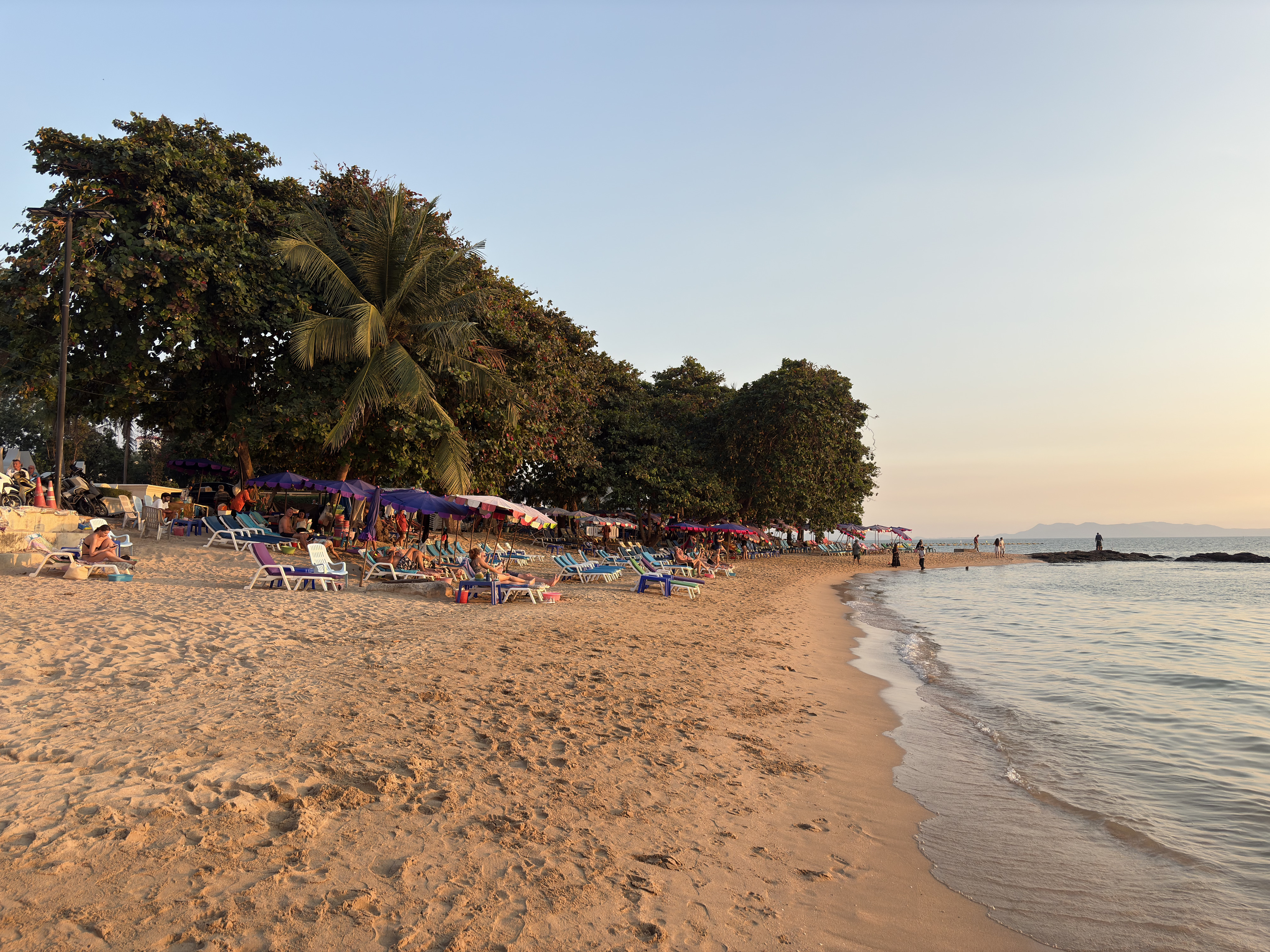 Picture Thailand Pattaya Dongtan beach 2025-12 9 - Tour Dongtan beach