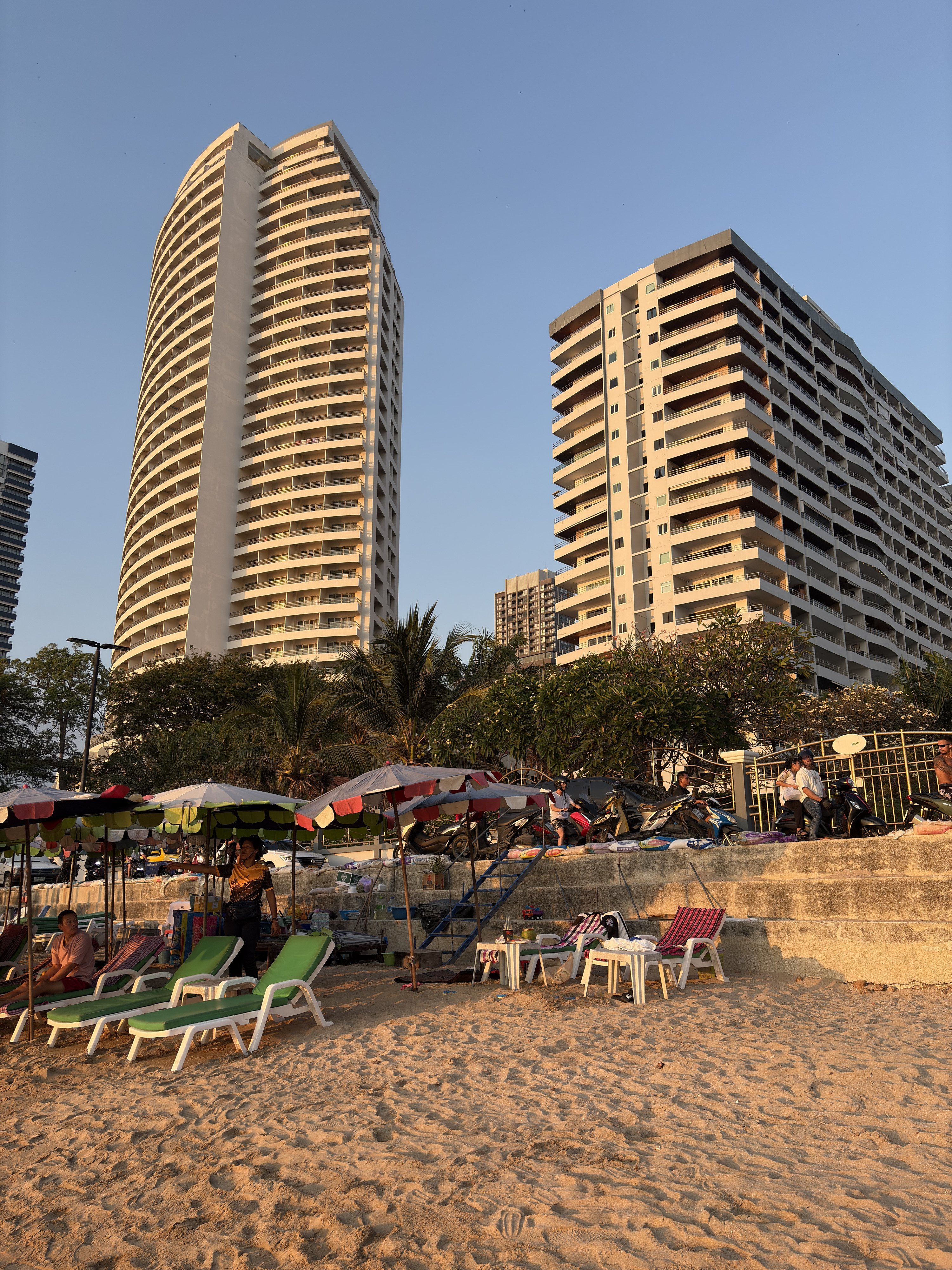 Picture Thailand Pattaya Dongtan beach 2025-12 13 - Recreation Dongtan beach