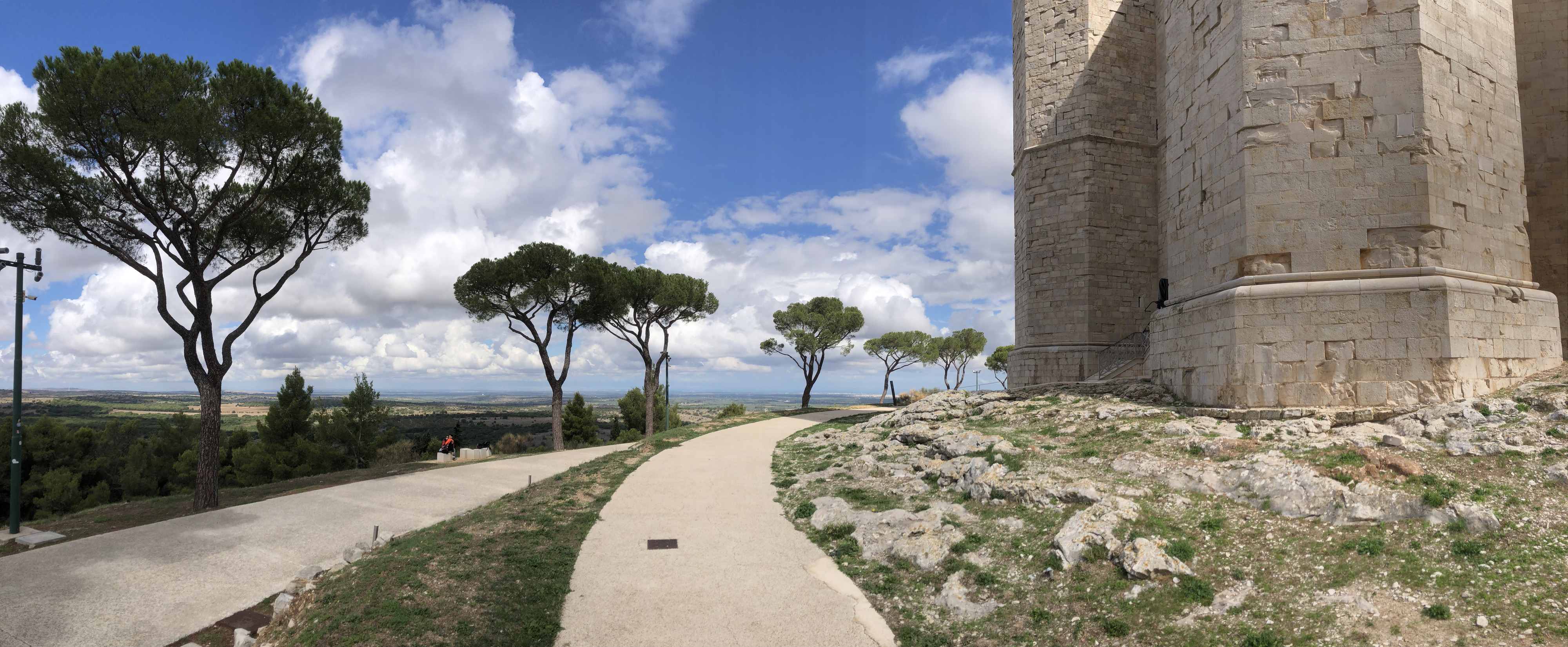 Picture Italy Castel del monte 2024-09 10 - Recreation Castel del monte