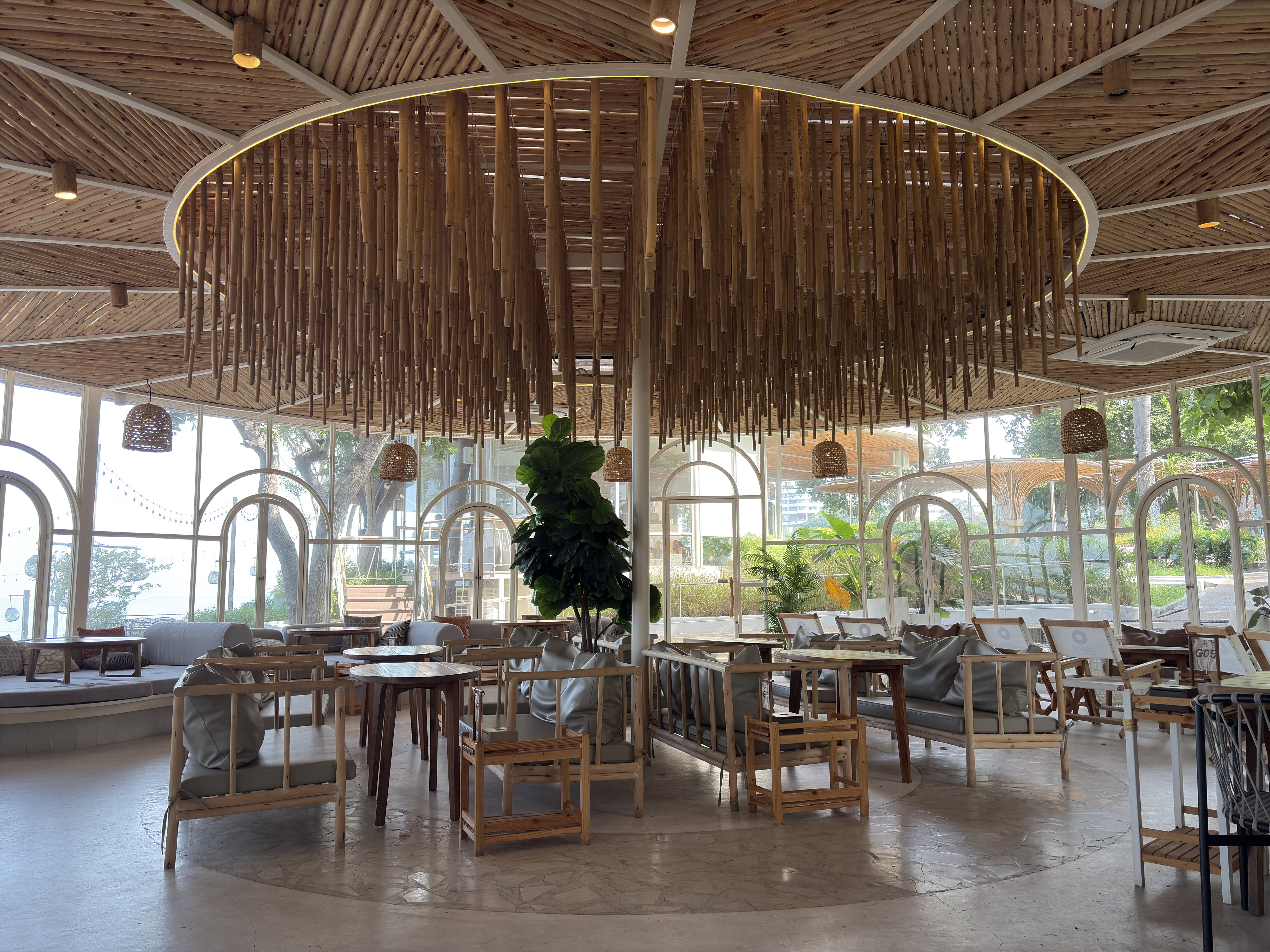 Picture Thailand Pattaya Oxygen Restaurant 2024-12 58 - Discovery Oxygen Restaurant
