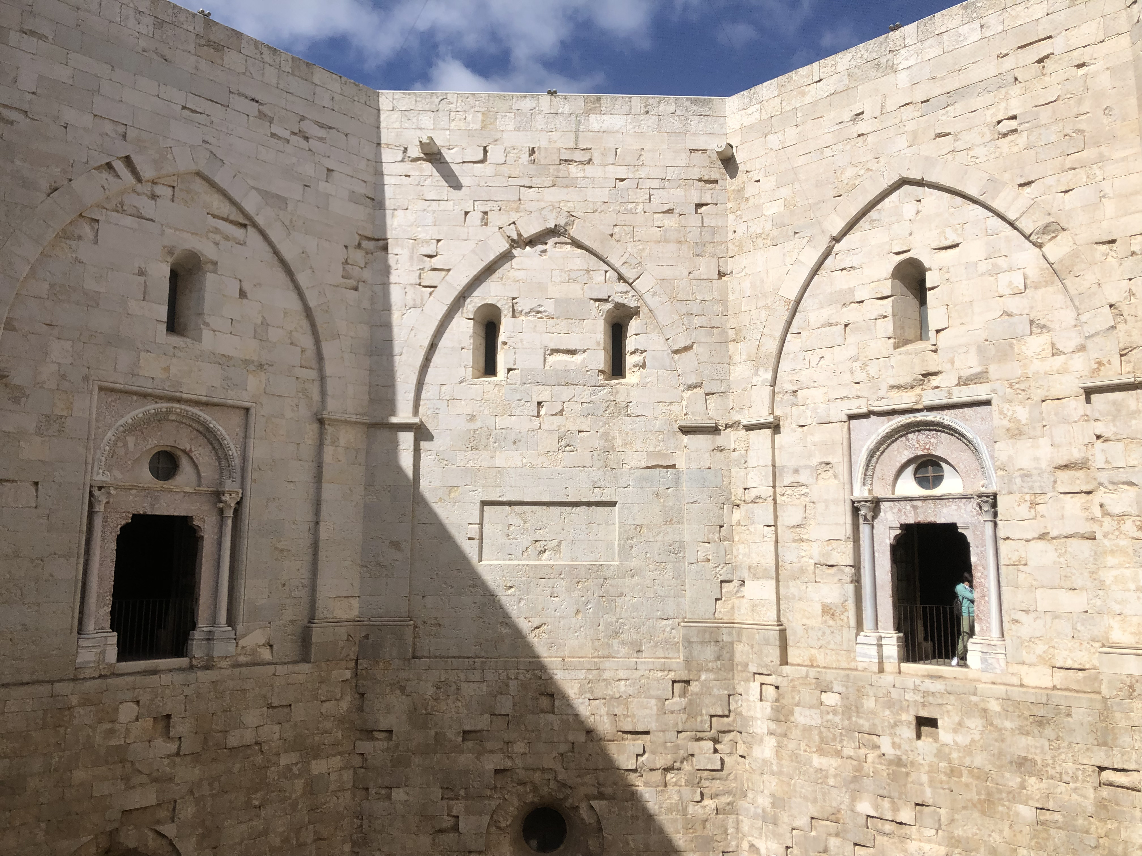 Picture Italy Castel del monte 2024-09 26 - History Castel del monte
