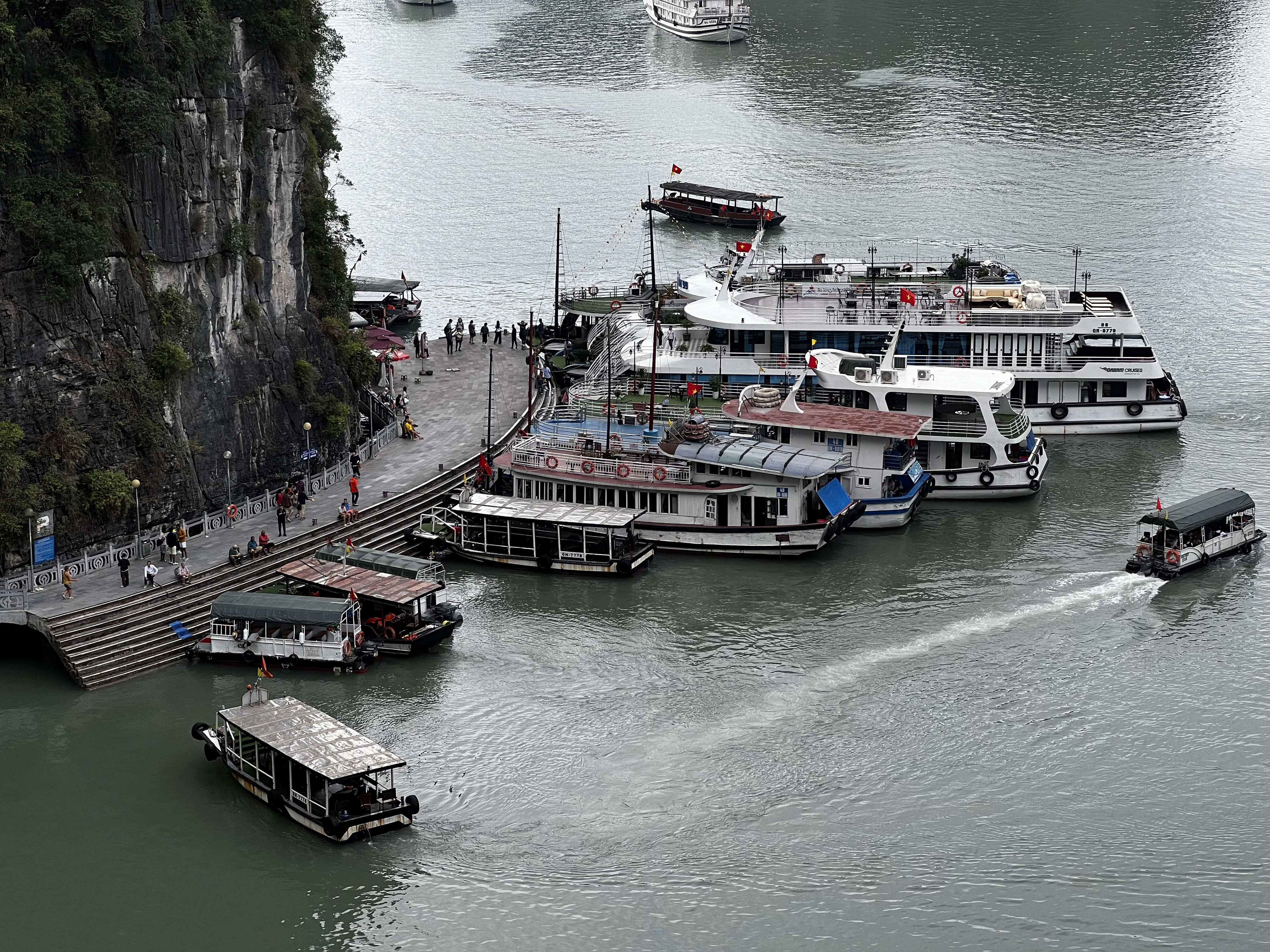 Picture Vietnam Ha Long Bay Sung Sot Cave 2024-01 66 - Tour Sung Sot Cave