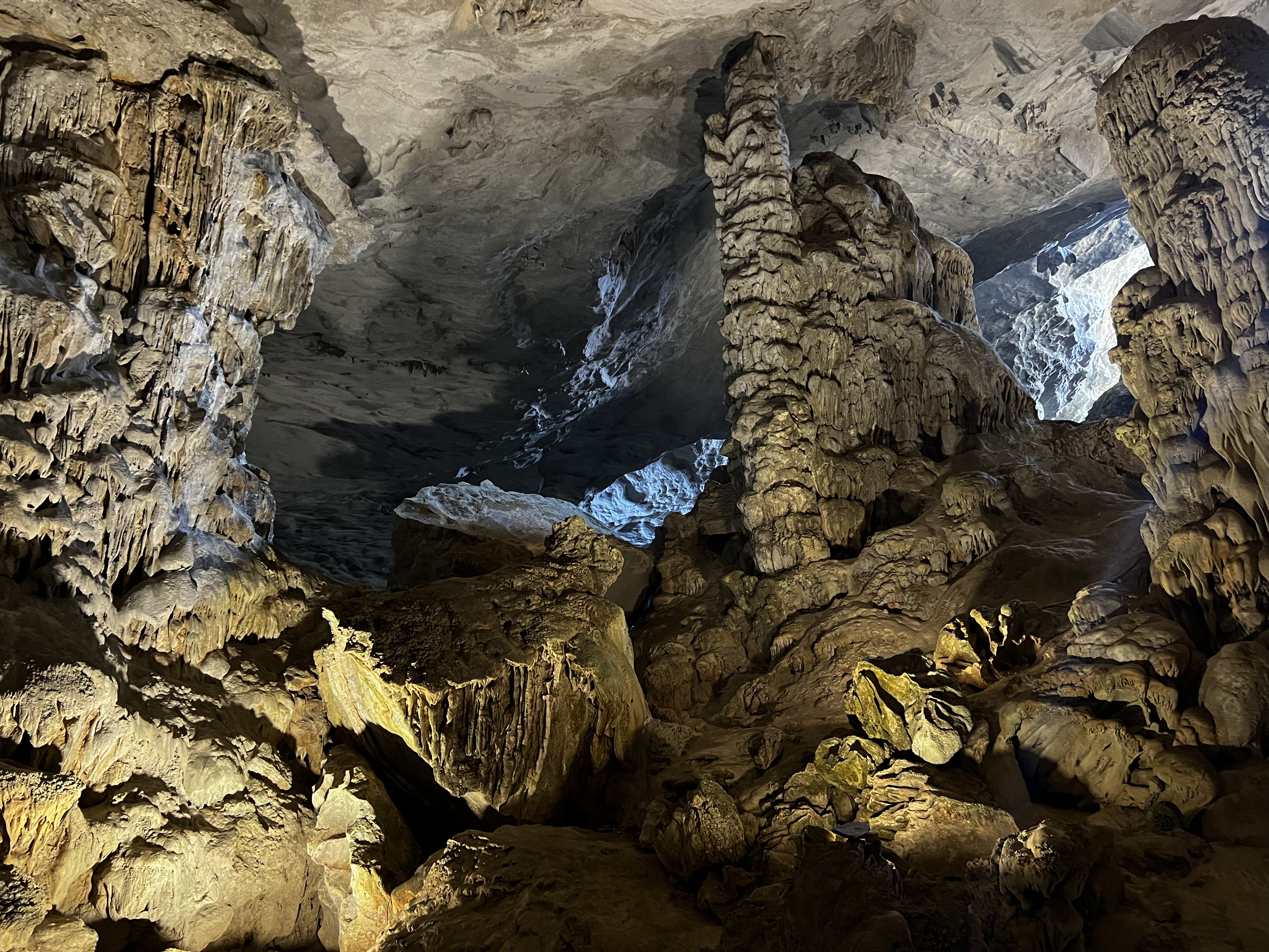Picture Vietnam Ha Long Bay Sung Sot Cave 2024-01 47 - Tour Sung Sot Cave