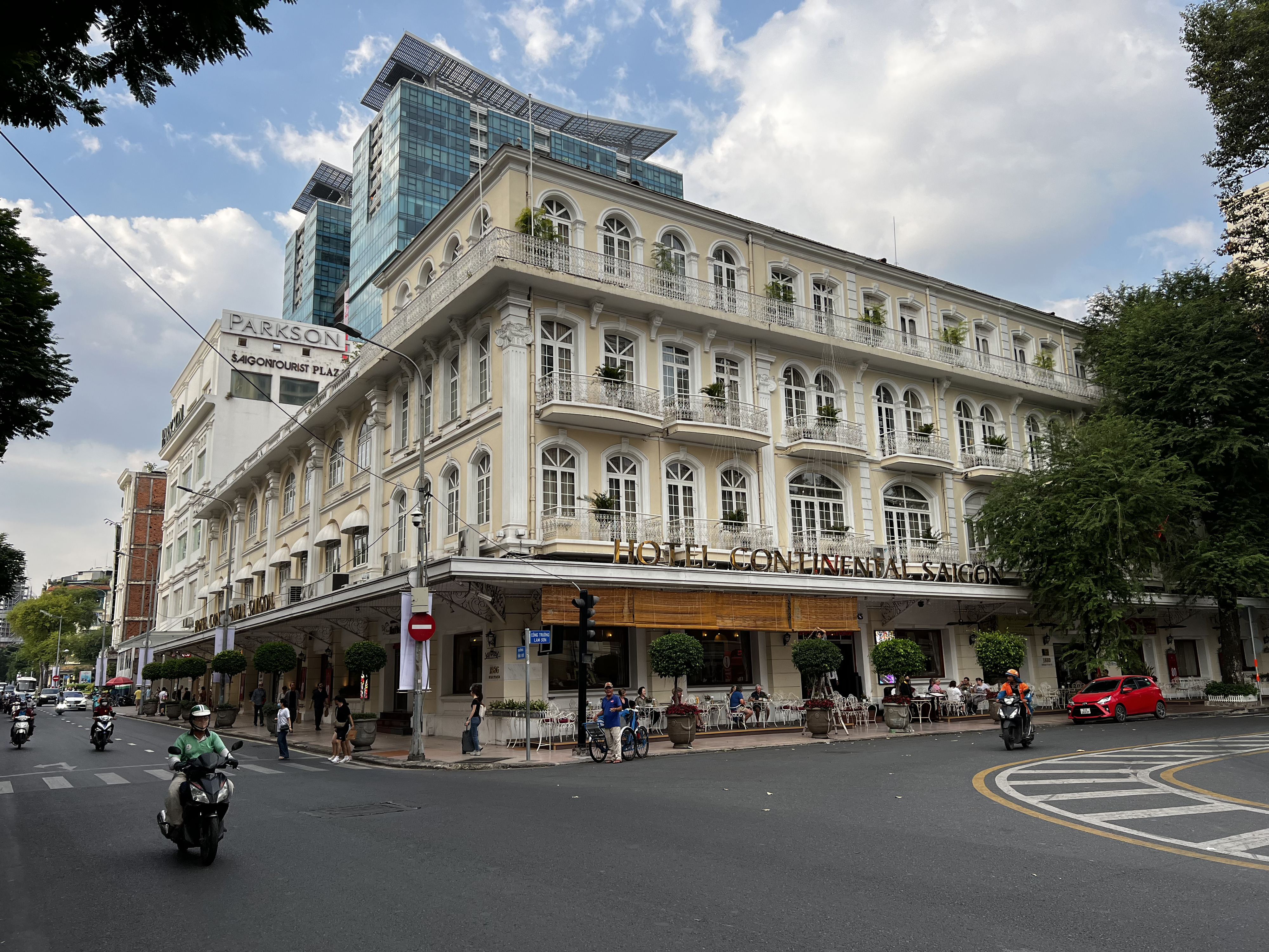 Picture Vietnam Saigon Continental Hotel 2024-01 22 - Around Continental Hotel