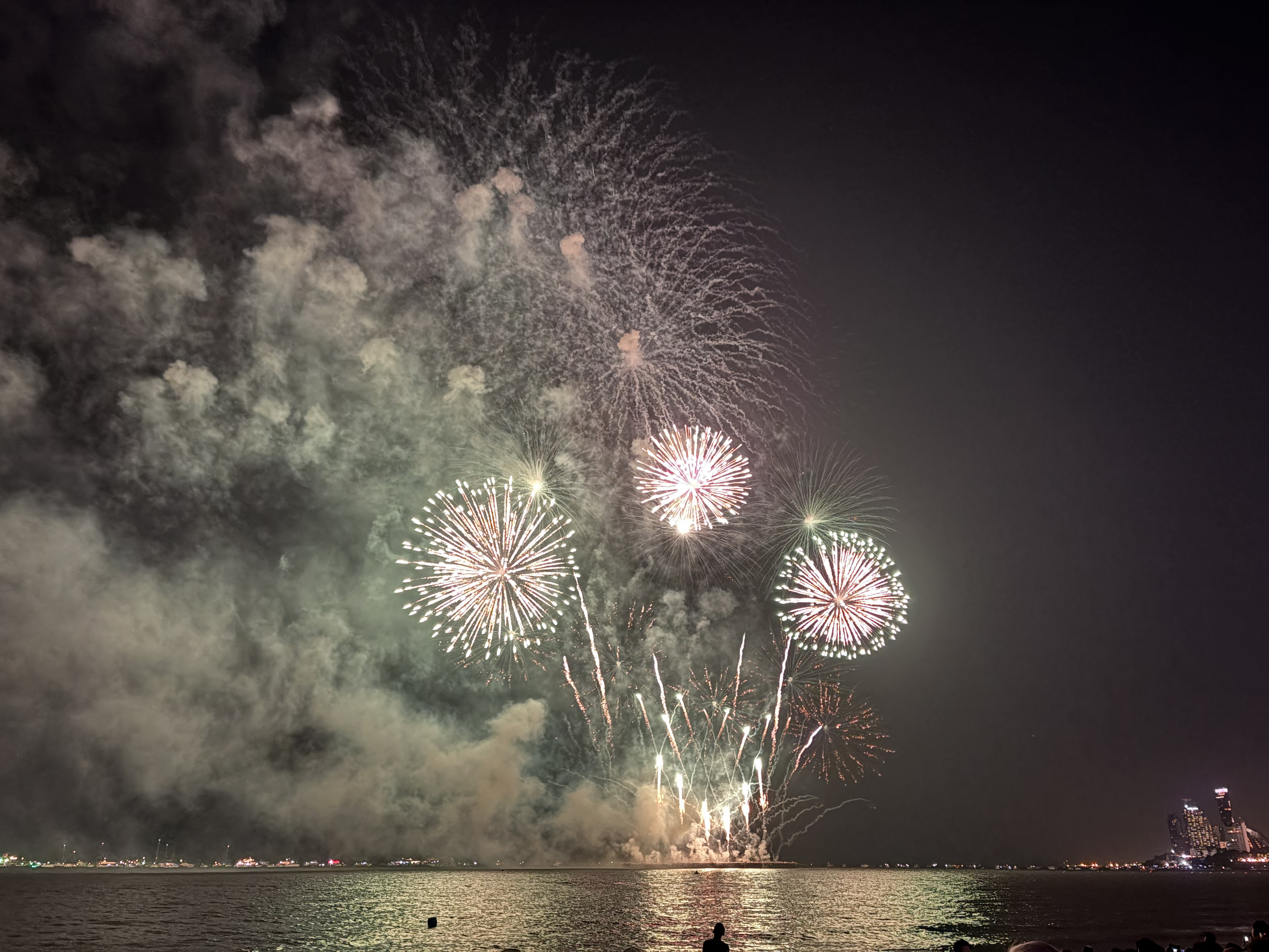 Picture Thailand Pattaya Fireworks 2024-12 59 - Center Fireworks