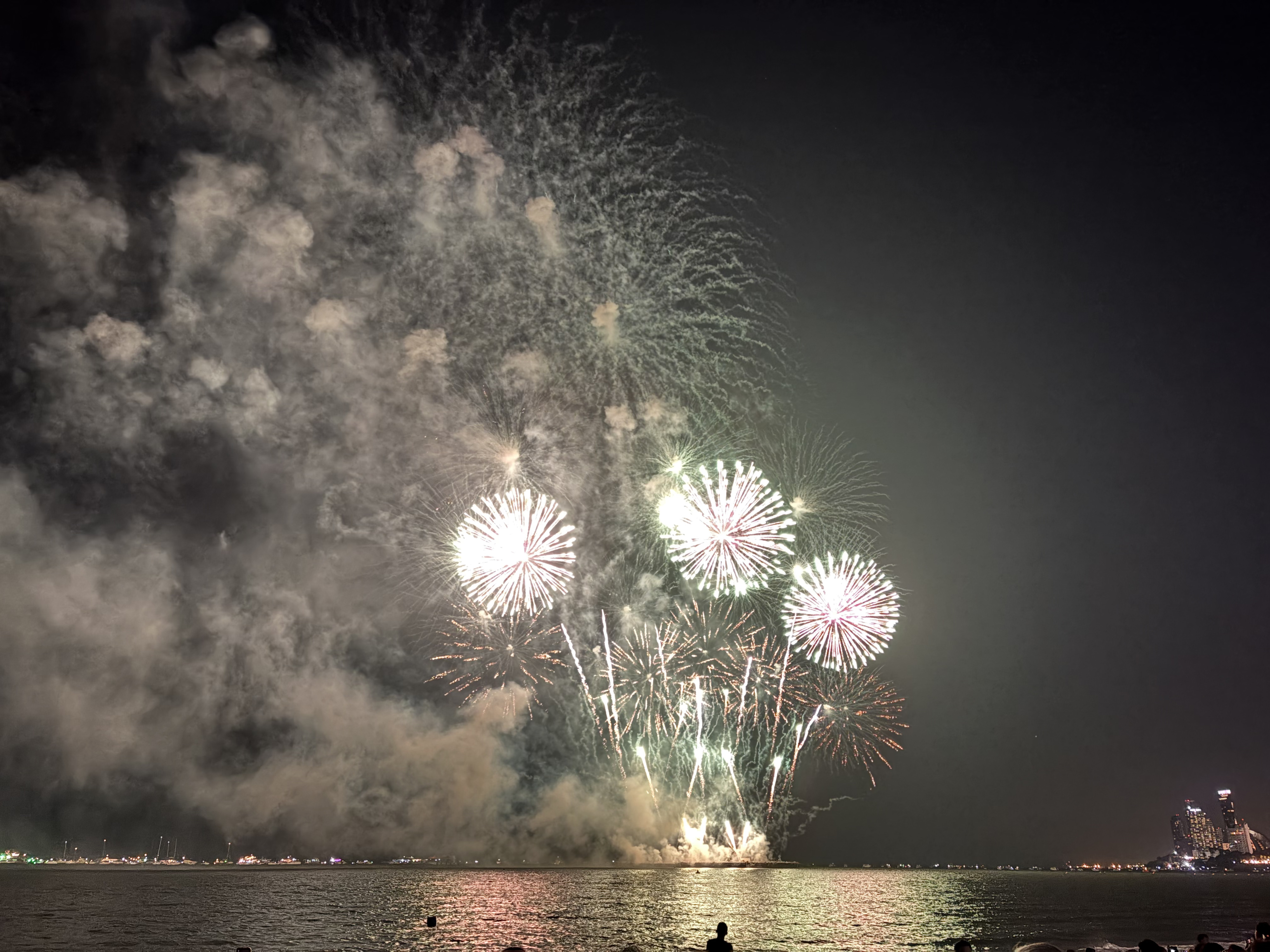 Picture Thailand Pattaya Fireworks 2024-12 77 - Recreation Fireworks