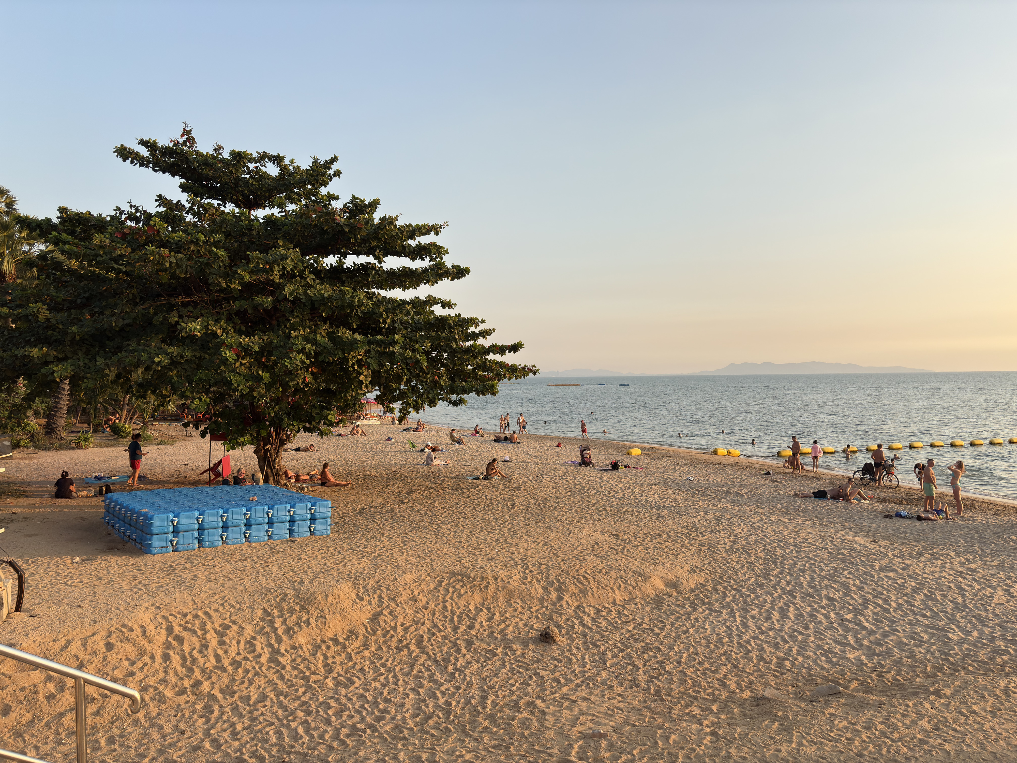 Picture Thailand Pattaya Dongtan beach 2025-12 21 - Recreation Dongtan beach