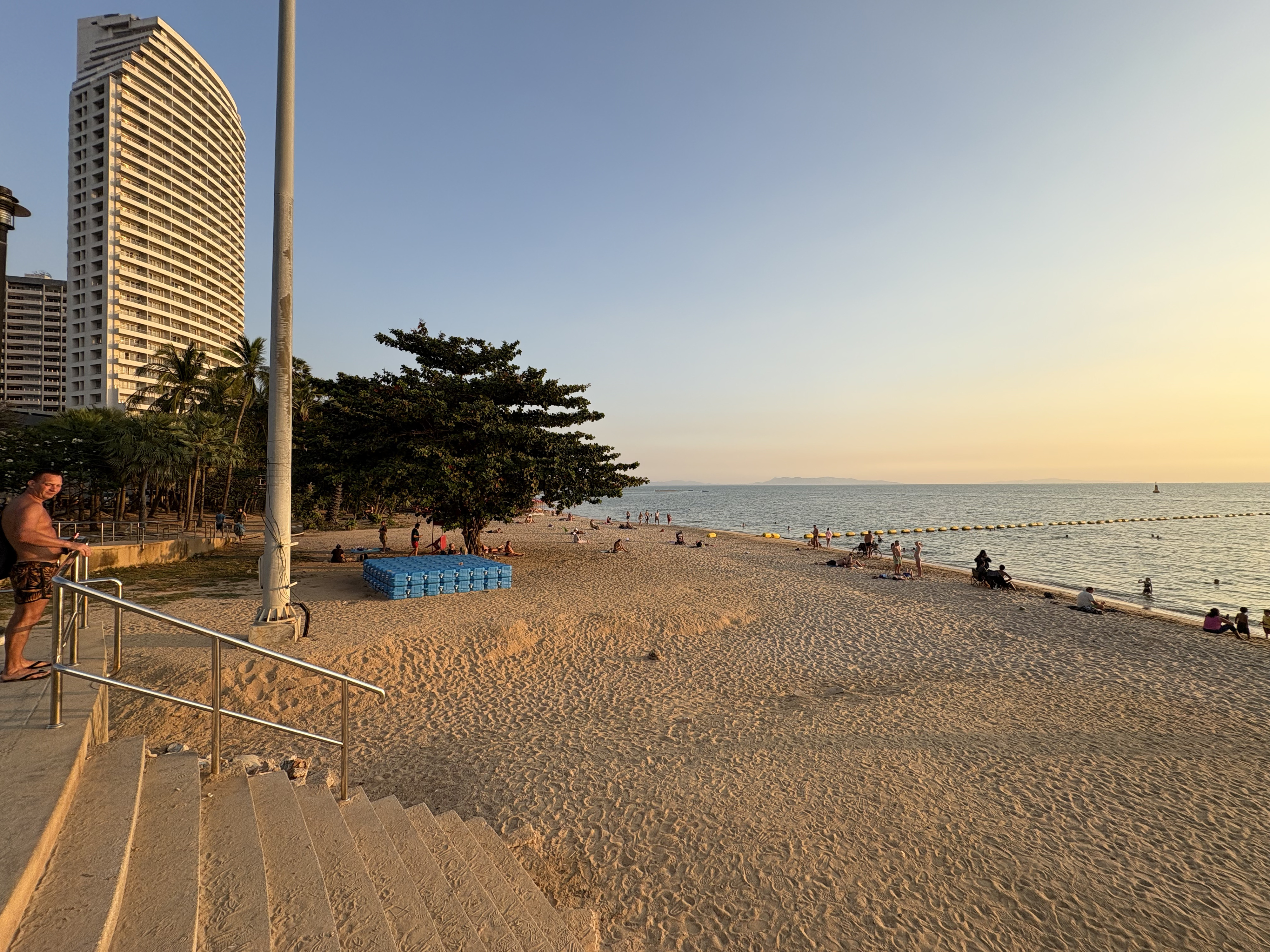 Picture Thailand Pattaya Dongtan beach 2025-12 16 - Center Dongtan beach