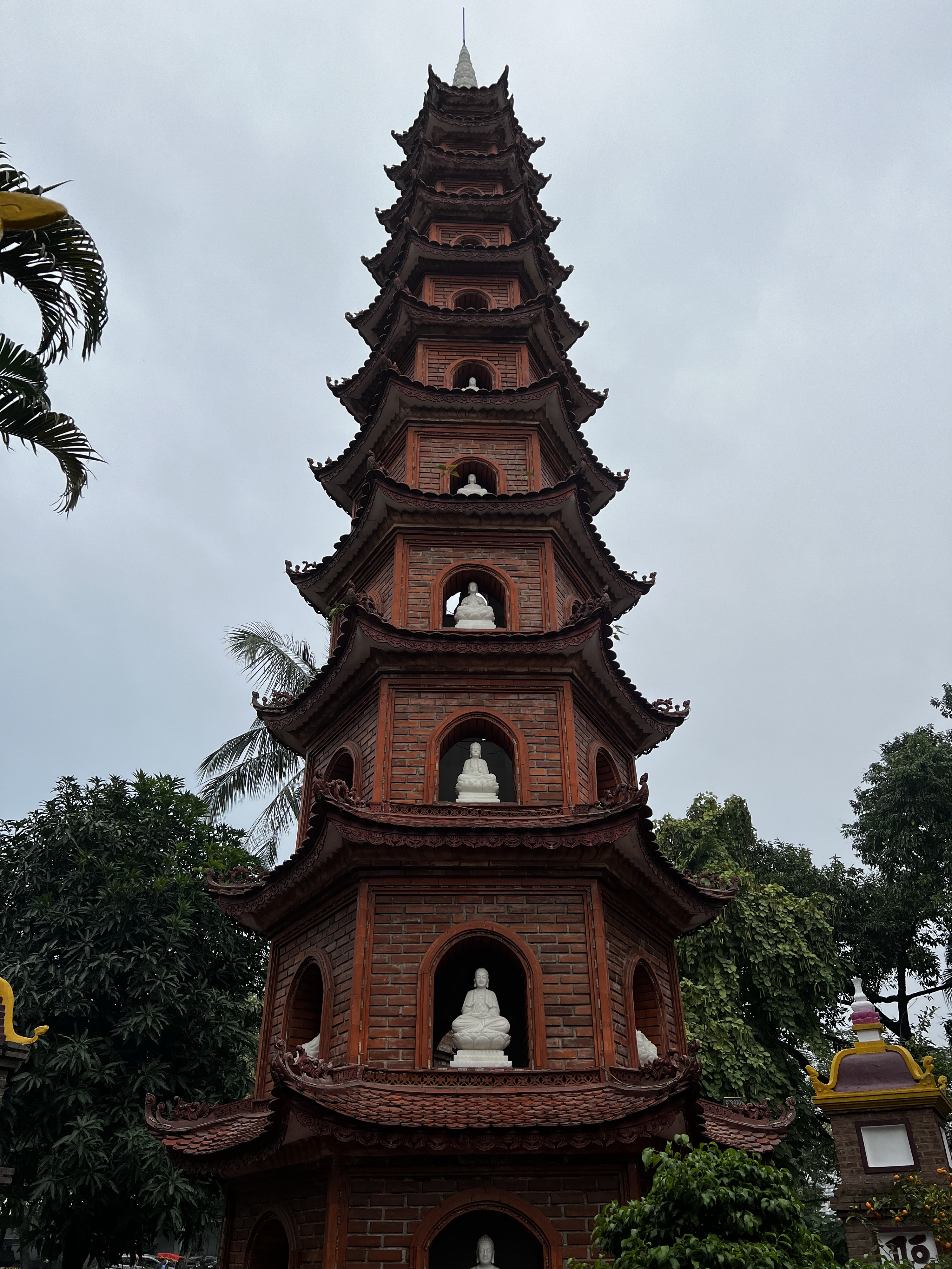 Picture Vietnam Hanoi Tran Quoc Pagoda 2024-01 5 - Around Tran Quoc Pagoda
