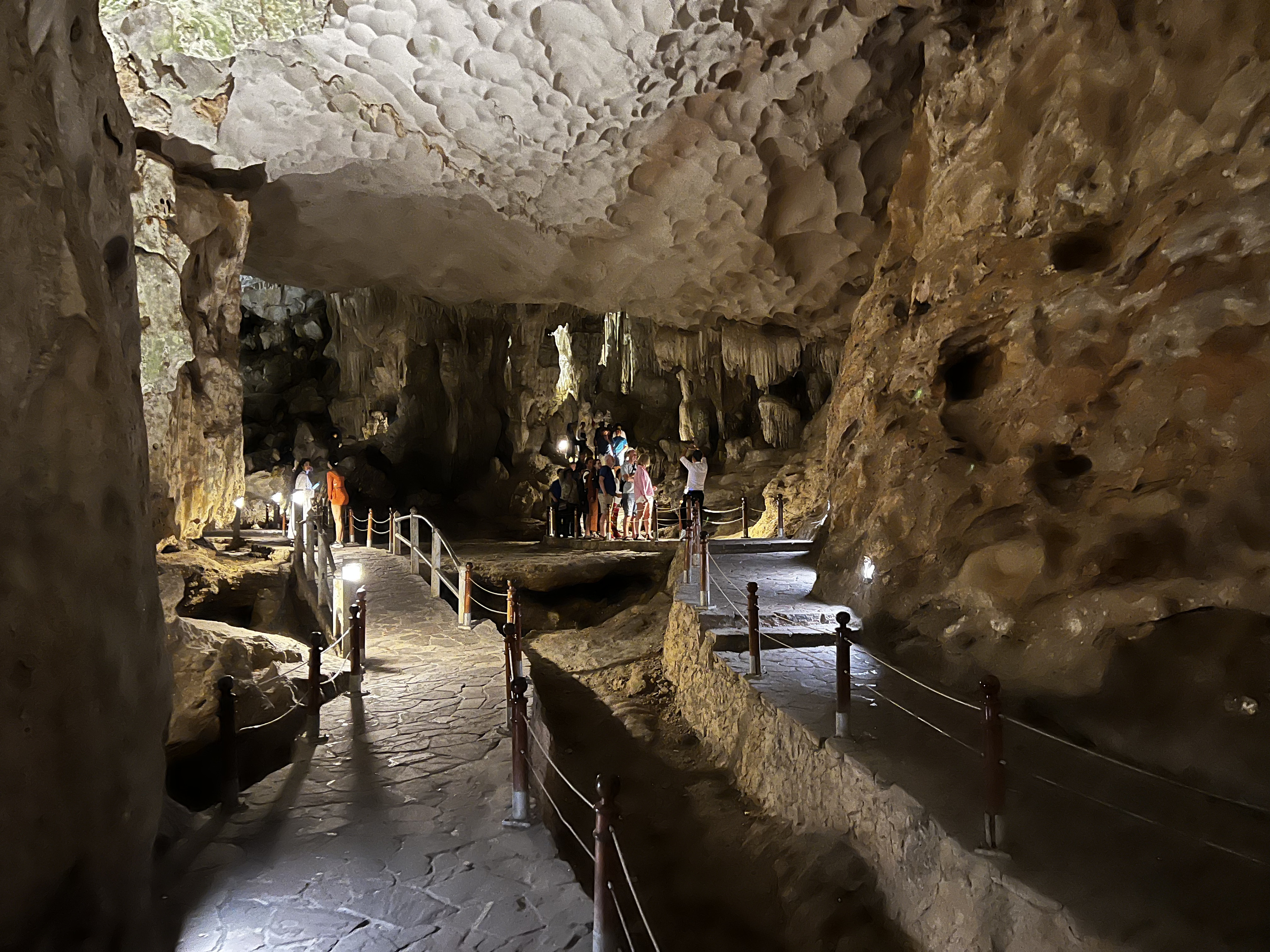 Picture Vietnam Ha Long Bay Sung Sot Cave 2024-01 46 - Discovery Sung Sot Cave