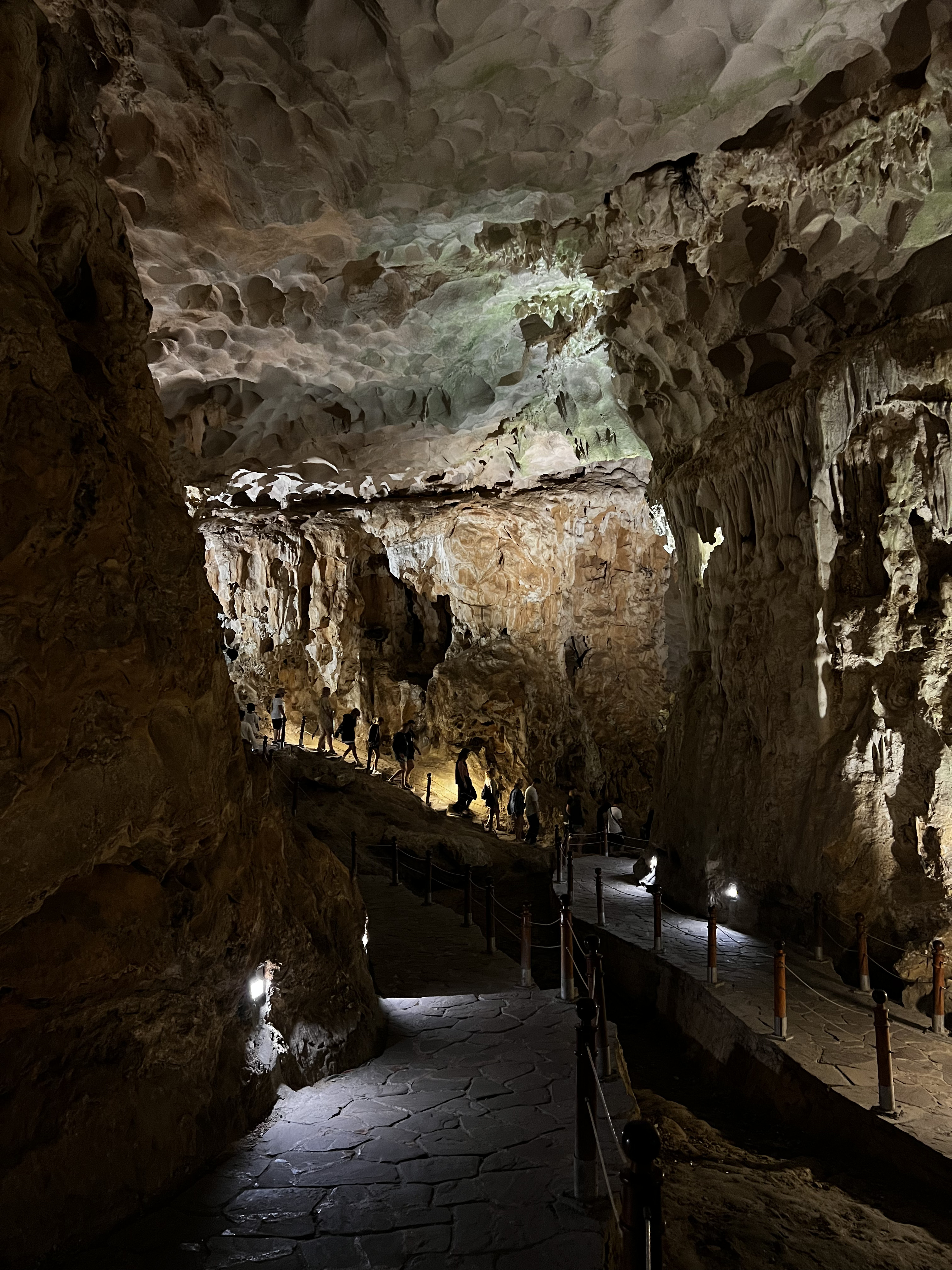 Picture Vietnam Ha Long Bay Sung Sot Cave 2024-01 12 - Discovery Sung Sot Cave