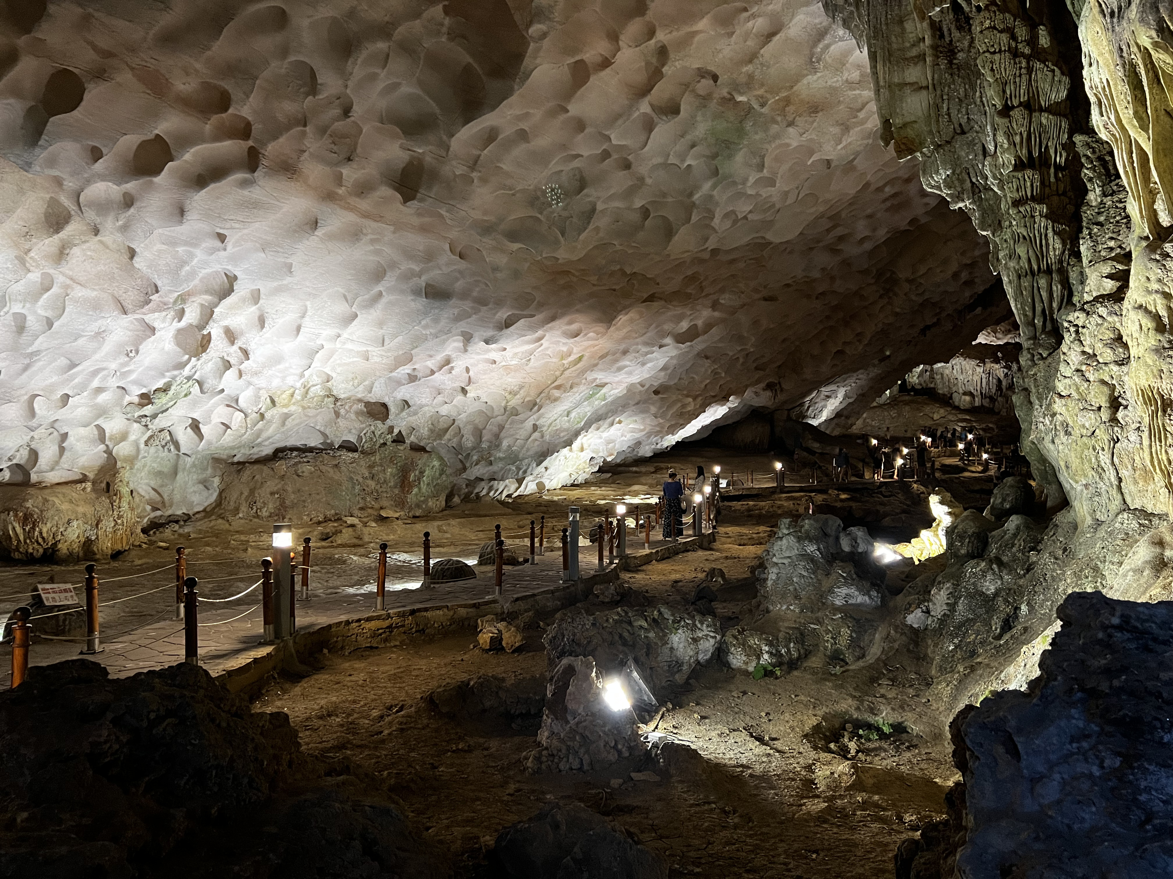 Picture Vietnam Ha Long Bay Sung Sot Cave 2024-01 15 - Recreation Sung Sot Cave