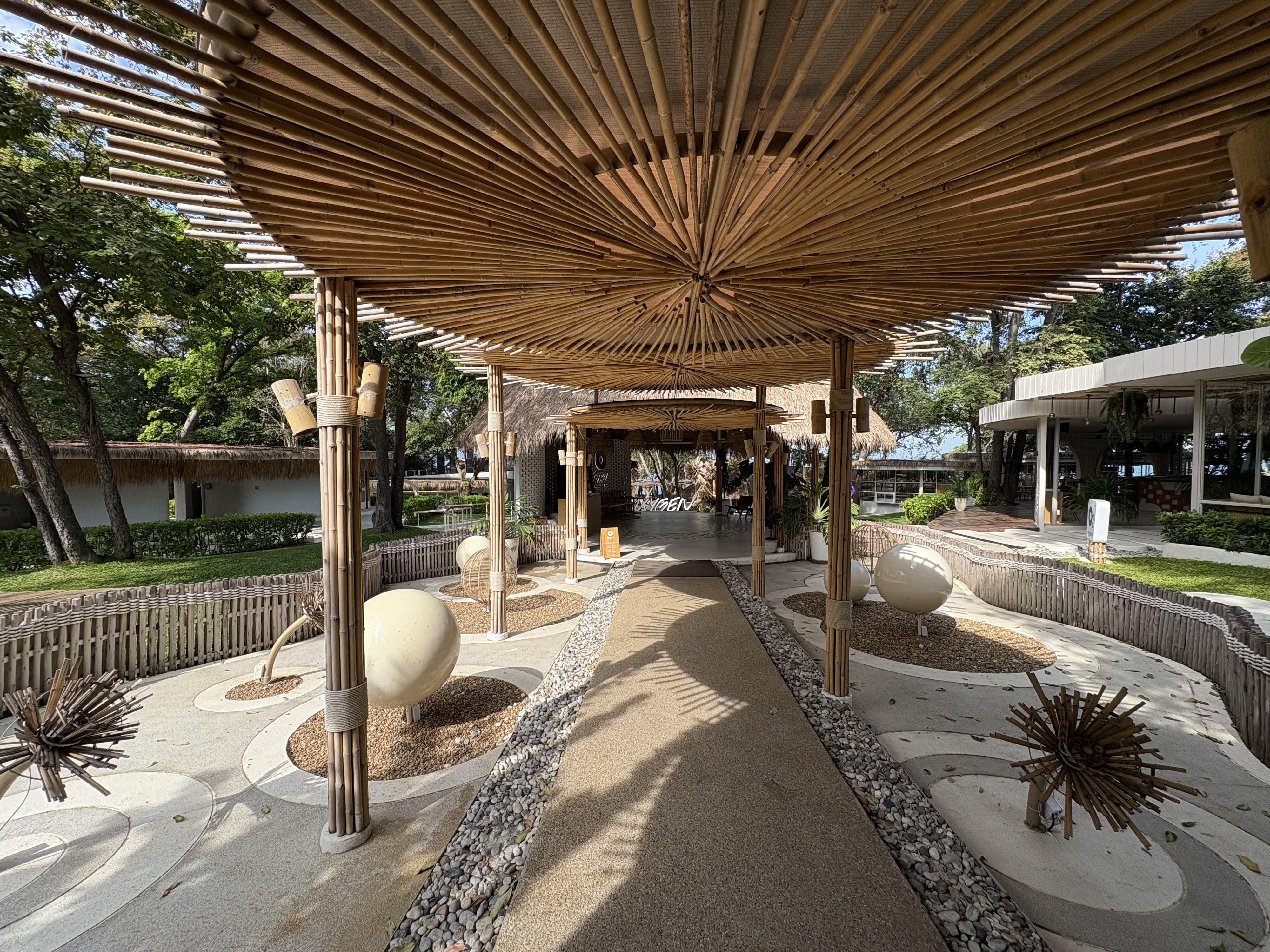 Picture Thailand Pattaya Oxygen Restaurant 2024-12 56 - Center Oxygen Restaurant