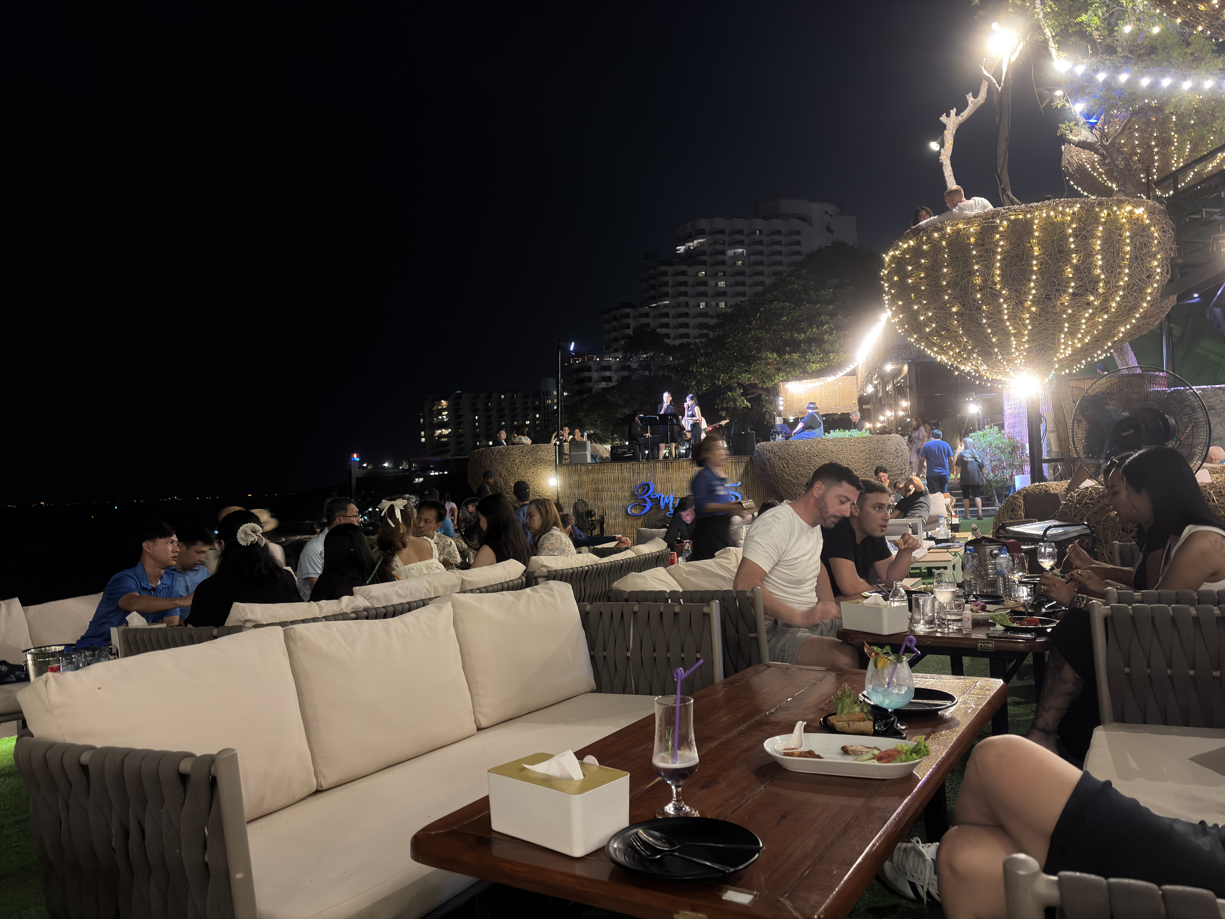 Picture Thailand Pattaya 3 Mermaids 2024-12 36 - Center 3 Mermaids