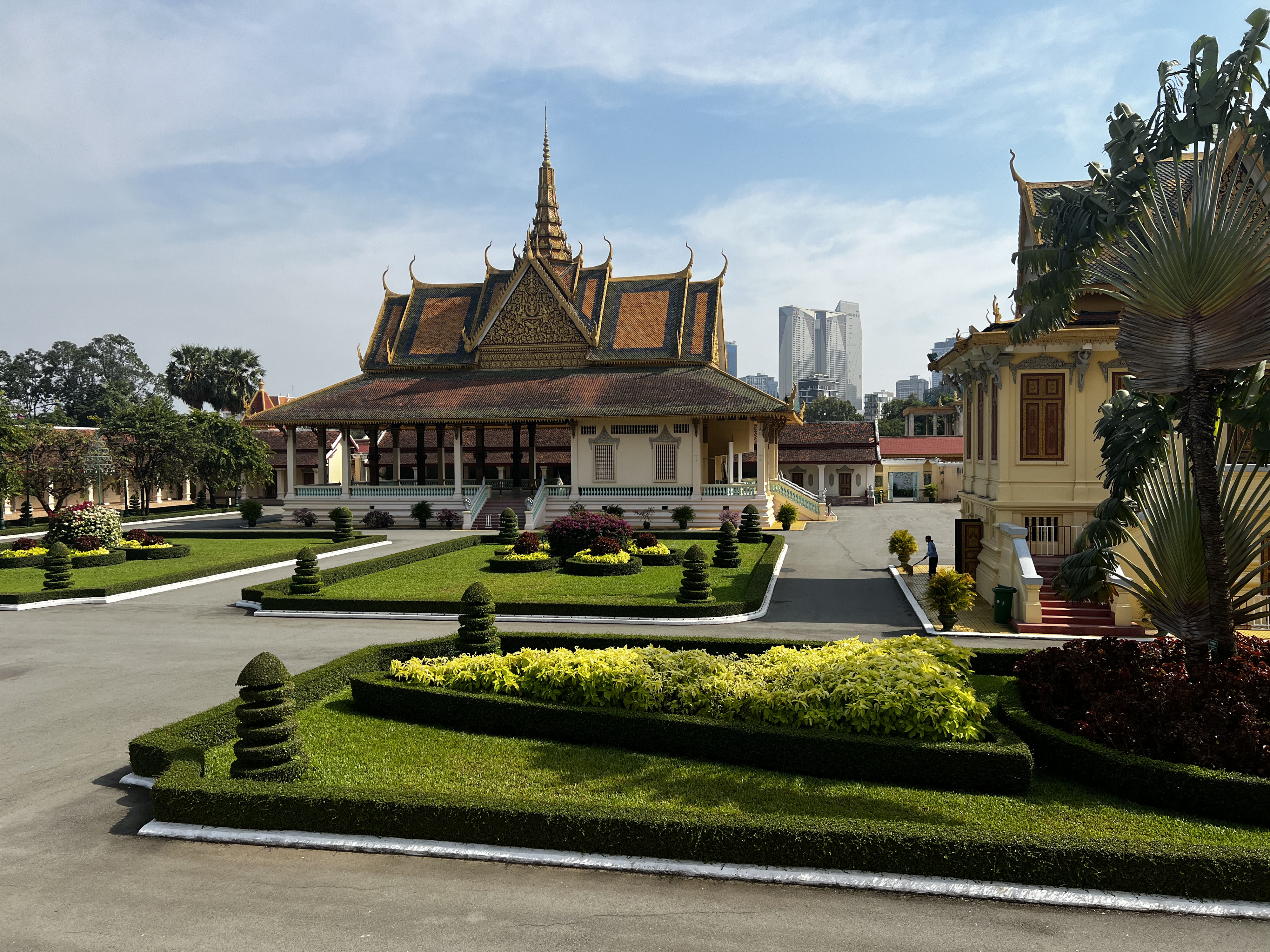 Picture Cambodia Phnom Penh Royal Palace 2024-01 45 - Recreation Royal Palace