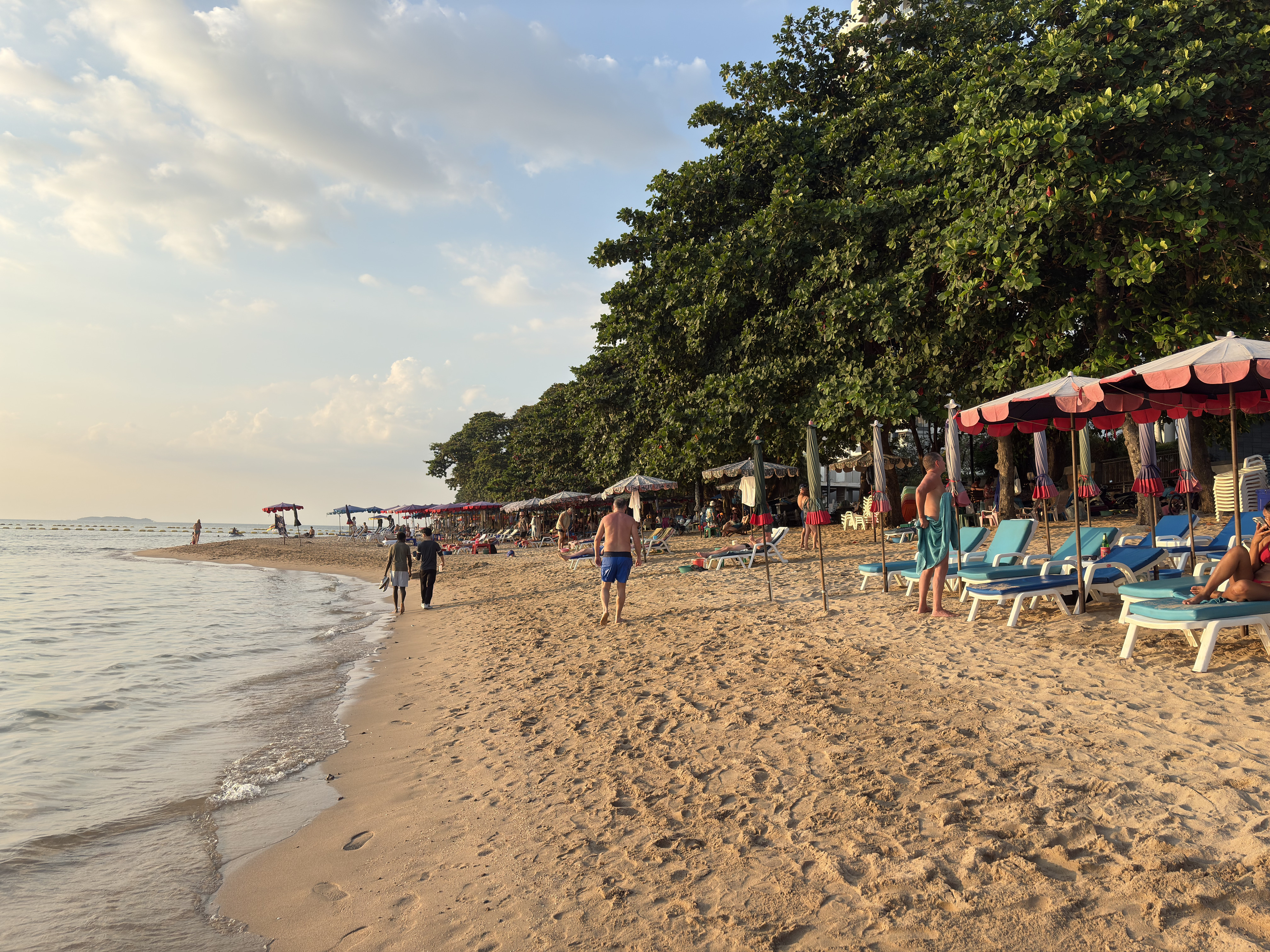 Picture Thailand Pattaya Dongtan beach 2025-12 29 - Around Dongtan beach