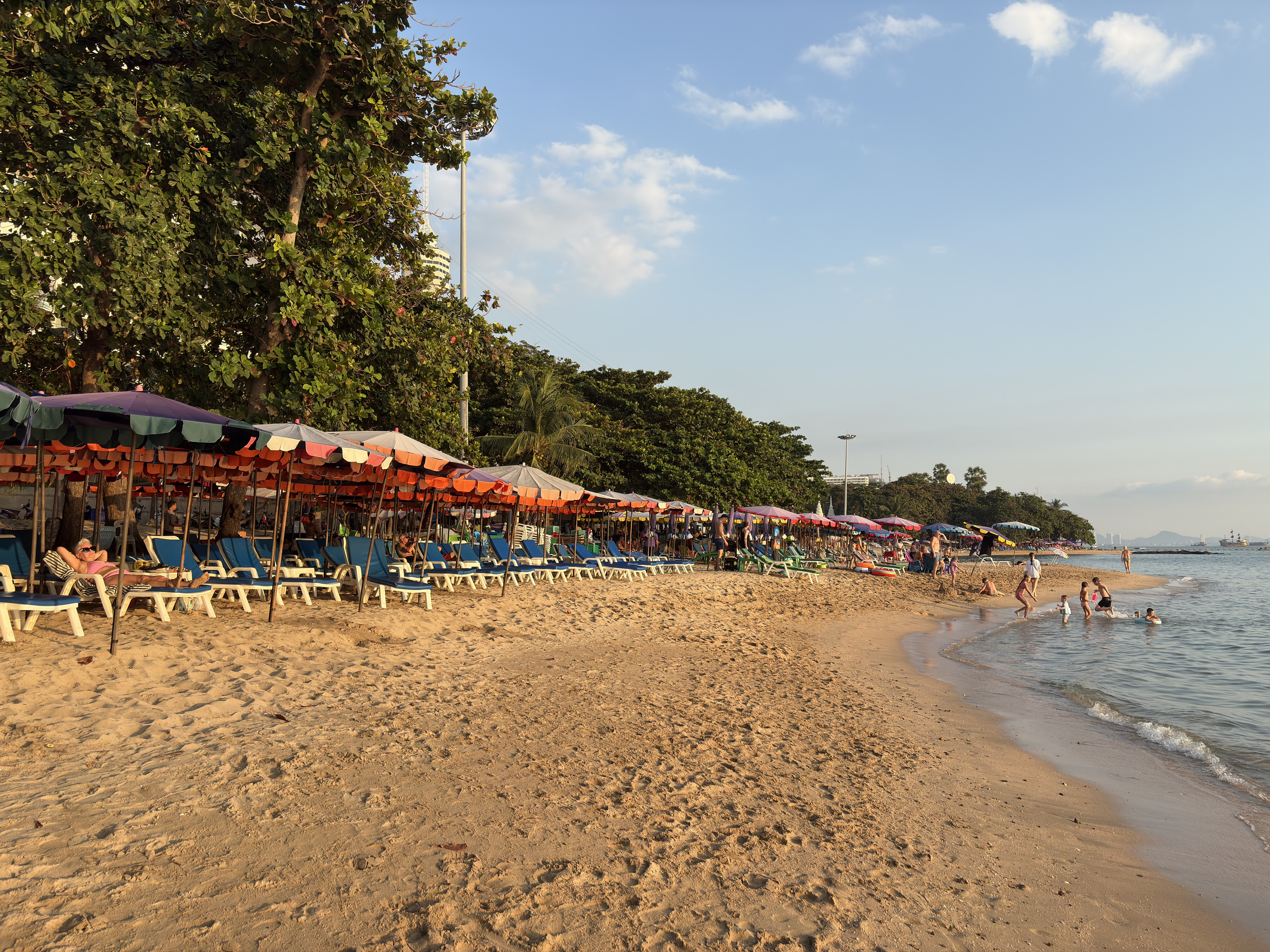 Picture Thailand Pattaya Dongtan beach 2025-12 2 - Center Dongtan beach