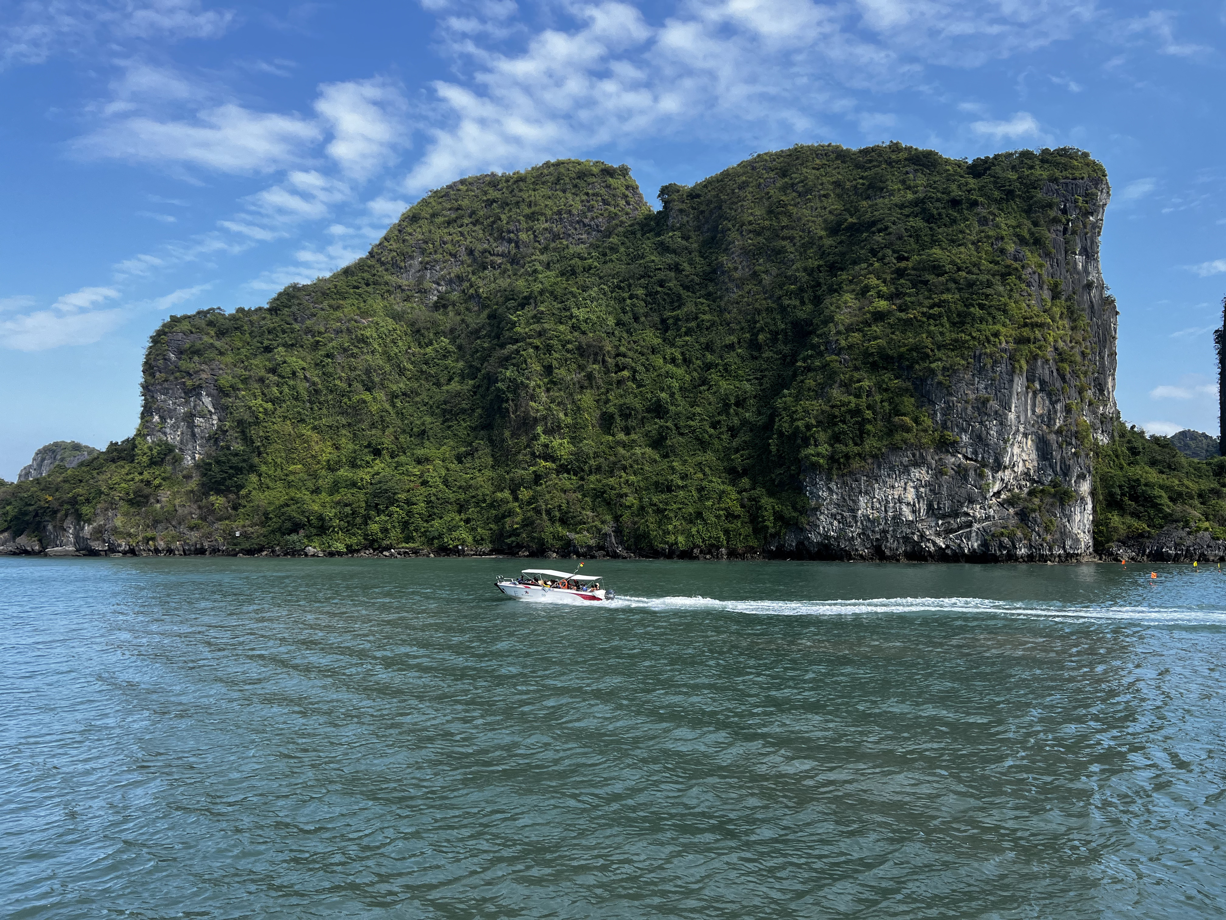 Picture Vietnam Ha Long Bay 2024-01 130 - Center Ha Long Bay
